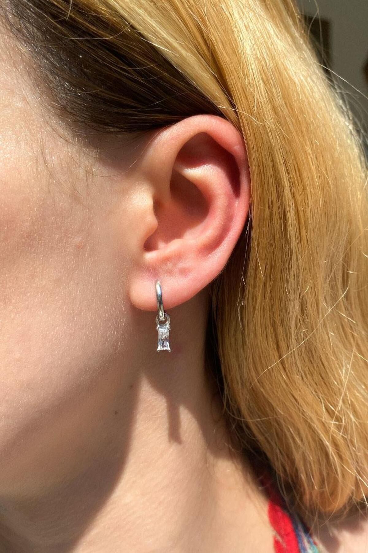 Spossy Silver Jewelry Dikdörtgen Baget Taşlı Küpe
