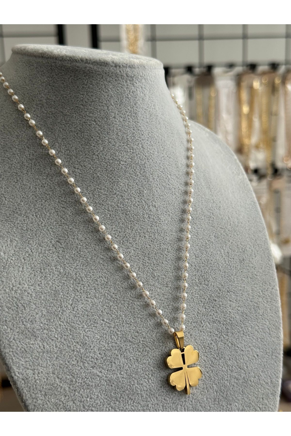 XUPING JEWELRY 18K yonca detaylı altın kaplama çelik kolye paslanmaz kararmaz
