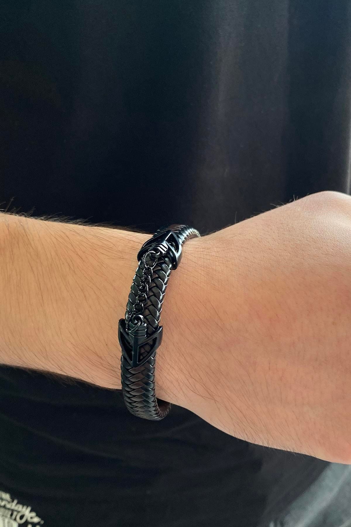 TAKIŞTIR Siyah Renk Metal Detaylı Deri Bileklik