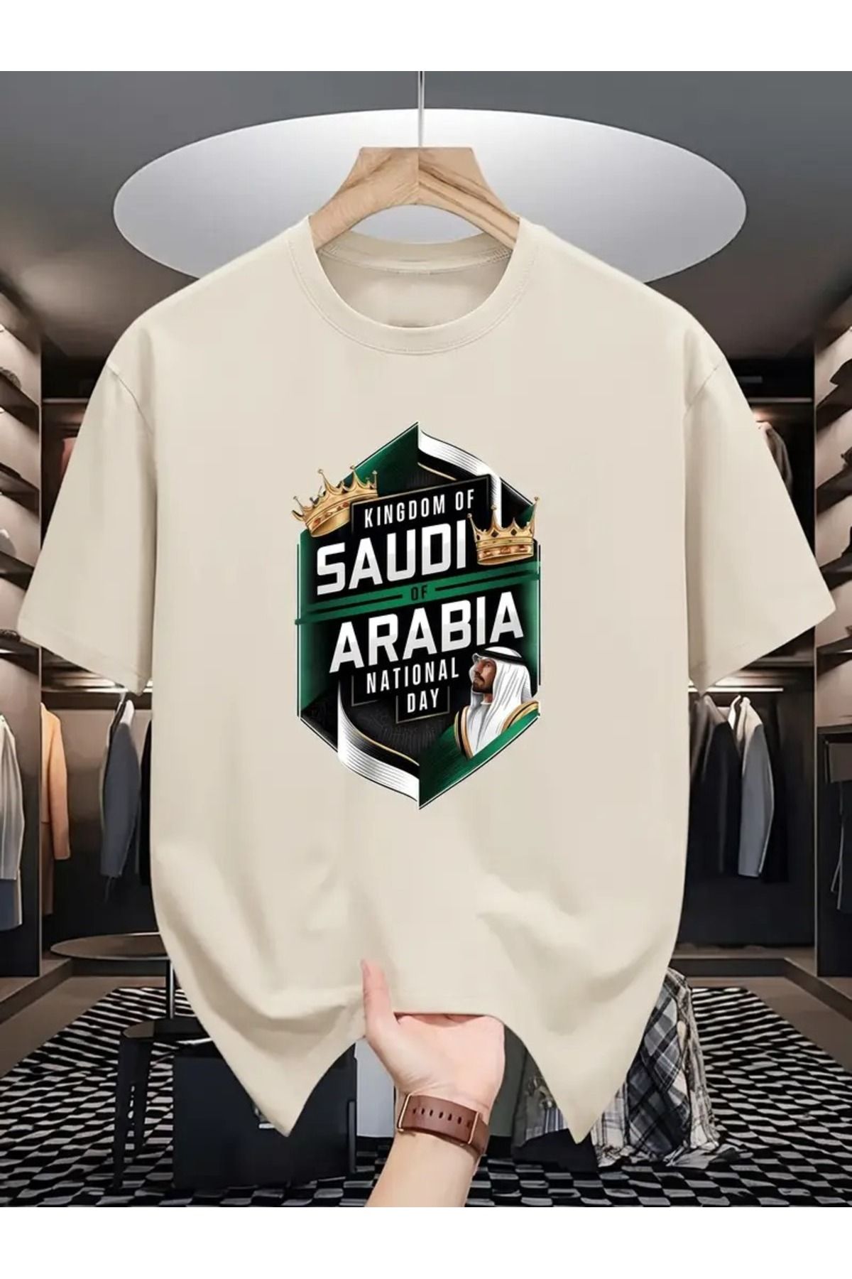 LAND MODA Erkekler için Suudi Arabistan Ulusal Günü Grafikli Tişört - Taç ve Bayrak Baskılı Siyah Kısa Kollu