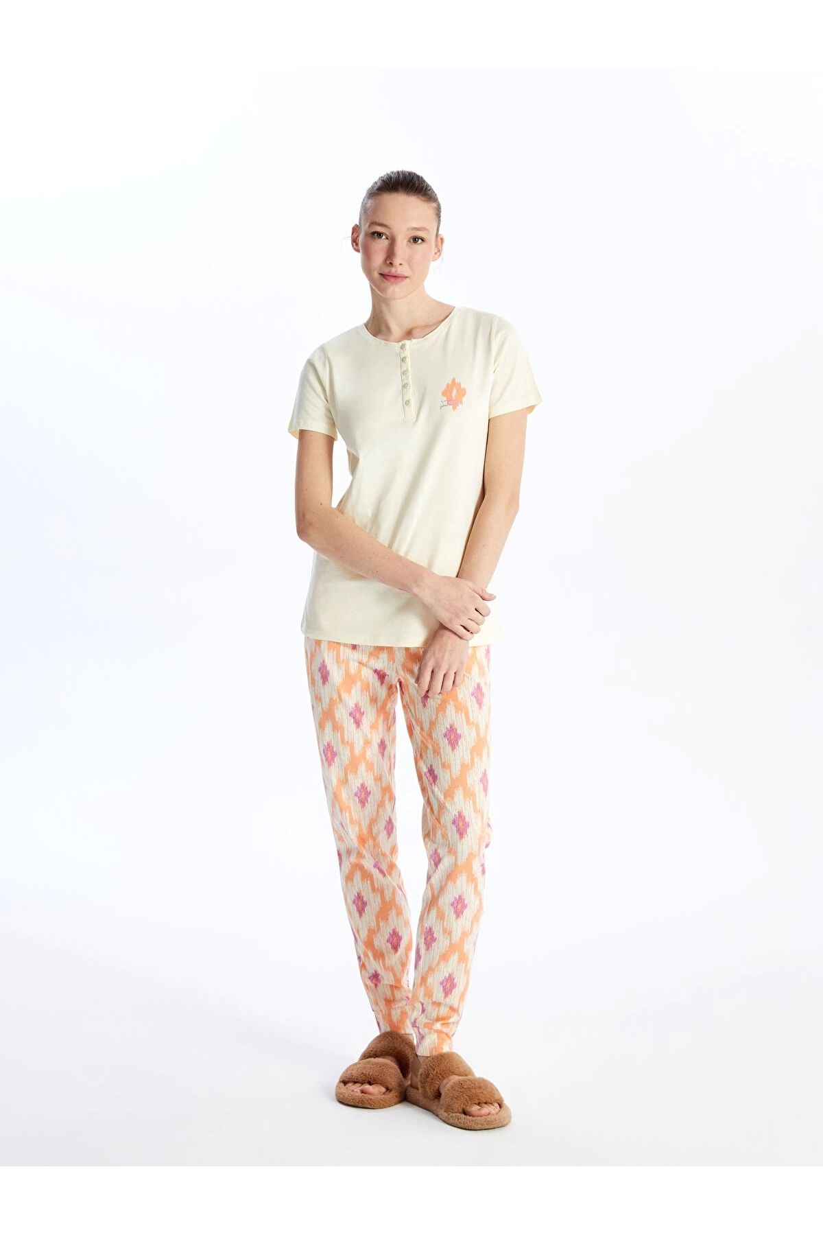 LC Waikiki LCW DREAM Ekru Bisiklet Yaka Baskılı Kısa Kollu Kadın Pijama Takımı