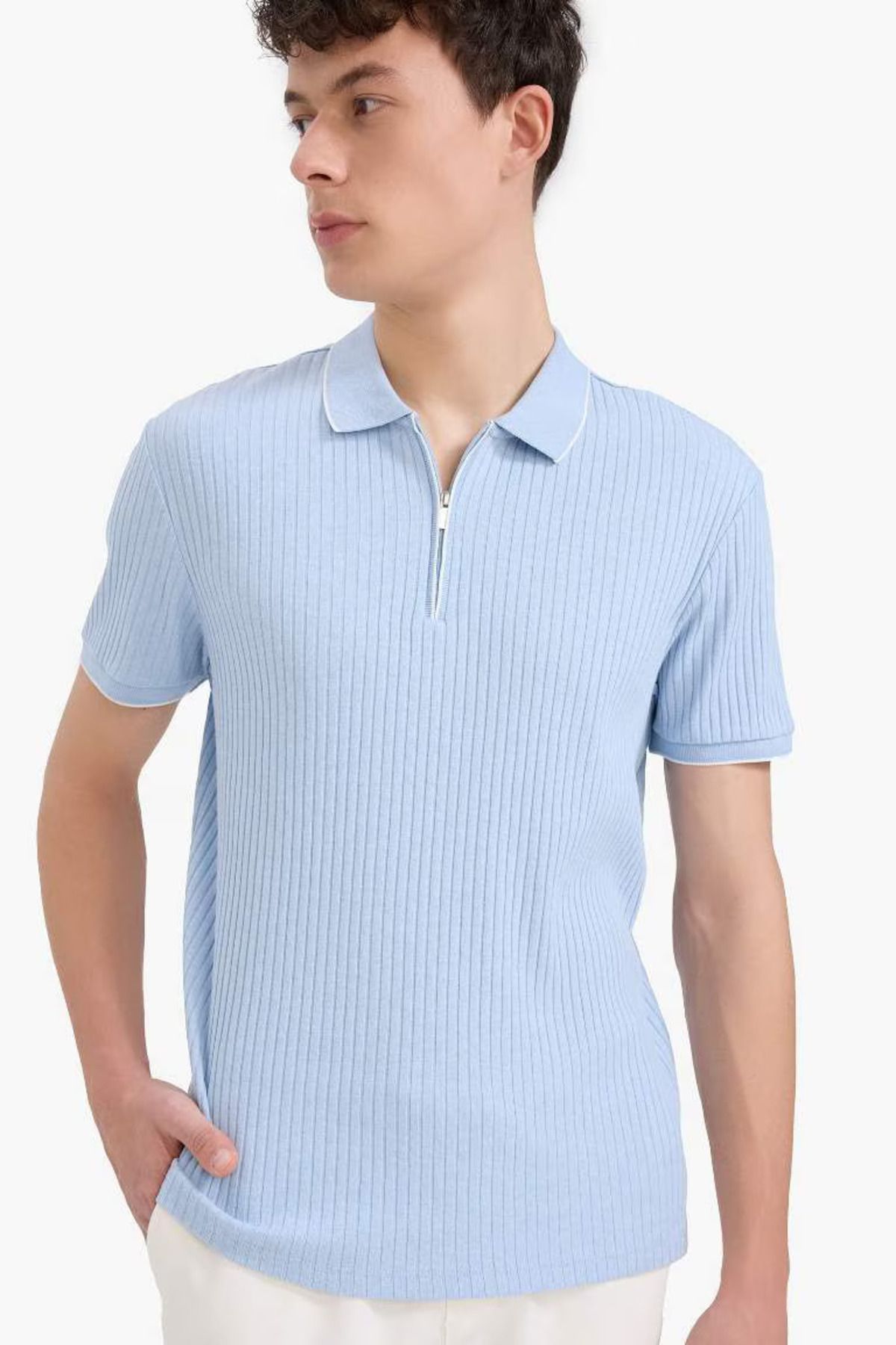 DeFacto Slim Fit Dar Kesim Kısa Kollu Fitilli Kaşkorse Yarım Fermuarlı Polo Tişört