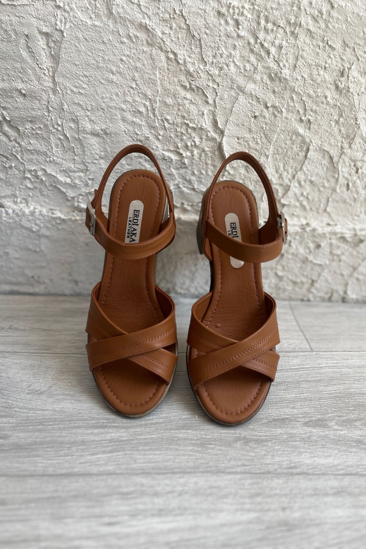 ERDİ AKAY Kadın Hakiki Deri Topuklu Comfort Sandalet