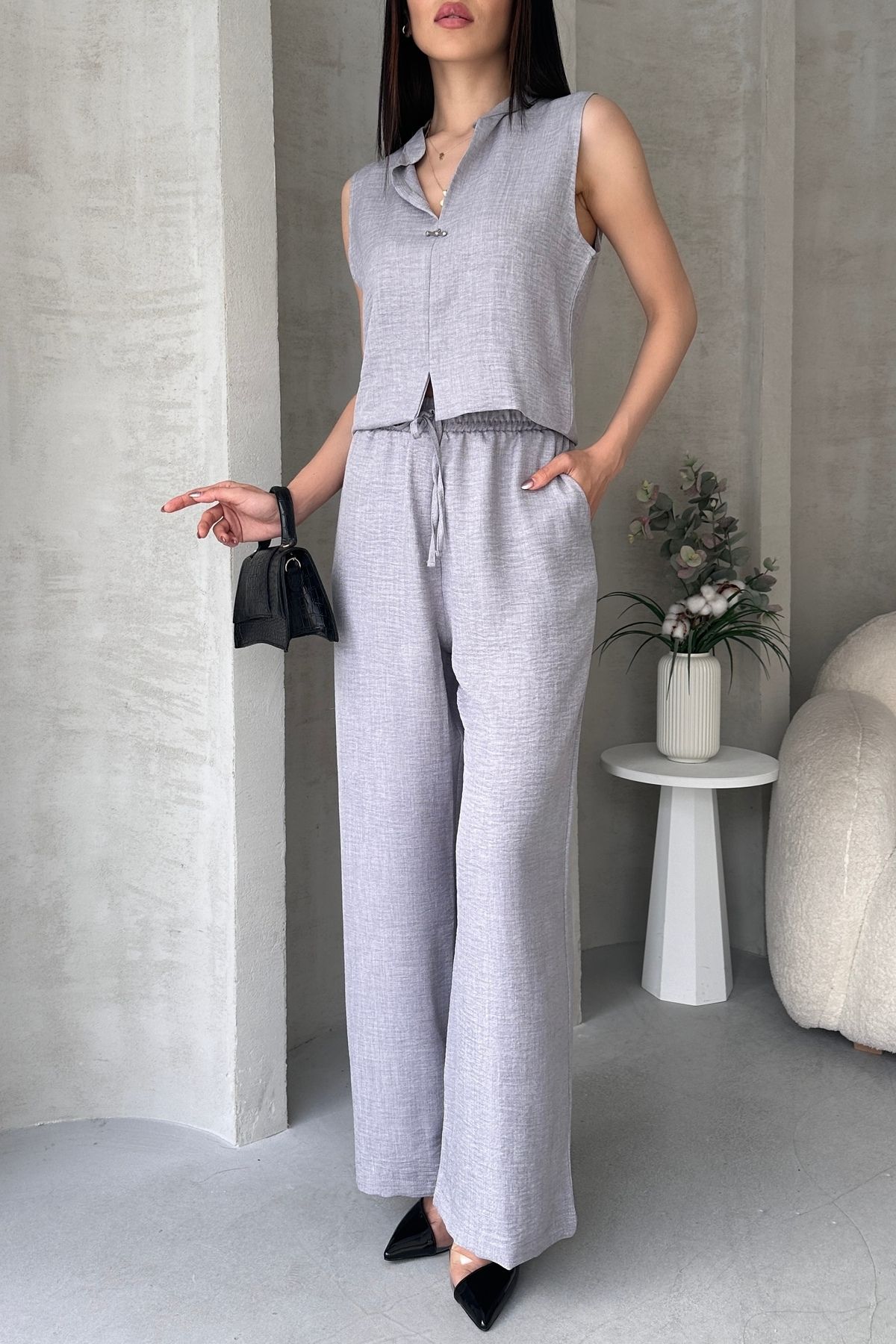 Fav Style Kadın Hakim Yaka Kolsuz Bluz ve Bol Paça Cepli Pantolon Alt-Üst Takım Gri