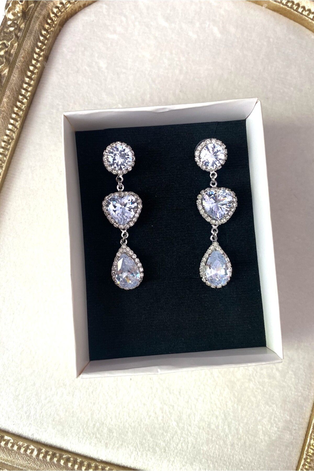Diamara Designs Sallantılı Zirkon Taşlı Kadın Küpe – Altın ve Gümüş Kaplama Abiye Küpe