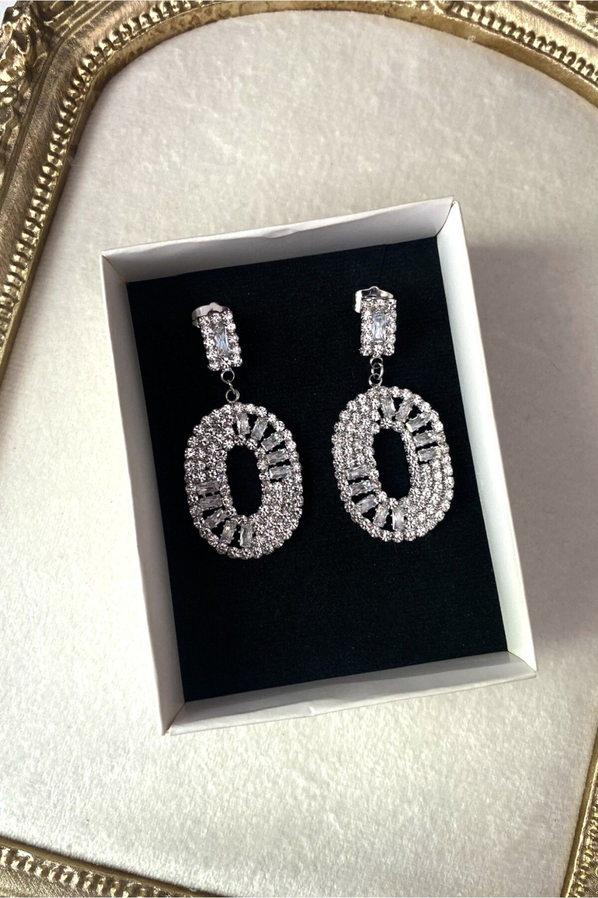 Diamara Designs Sallantılı Zirkon Taşlı Kadın Küpe – Altın ve Gümüş Kaplama Abiye Küpe