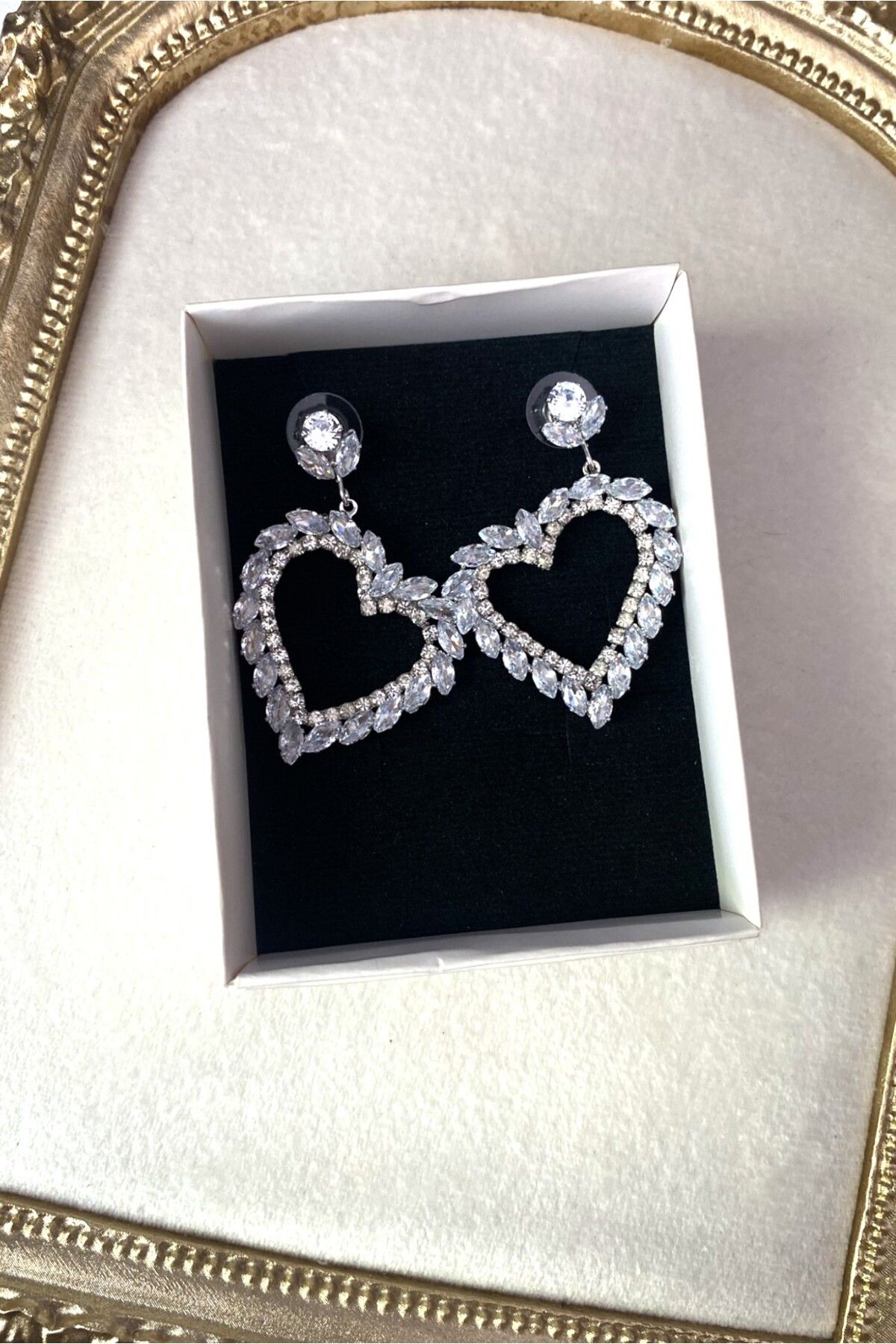 Diamara Designs Sallantılı Zirkon Taşlı Kadın Küpe – Altın ve Gümüş Kaplama Abiye Küpe