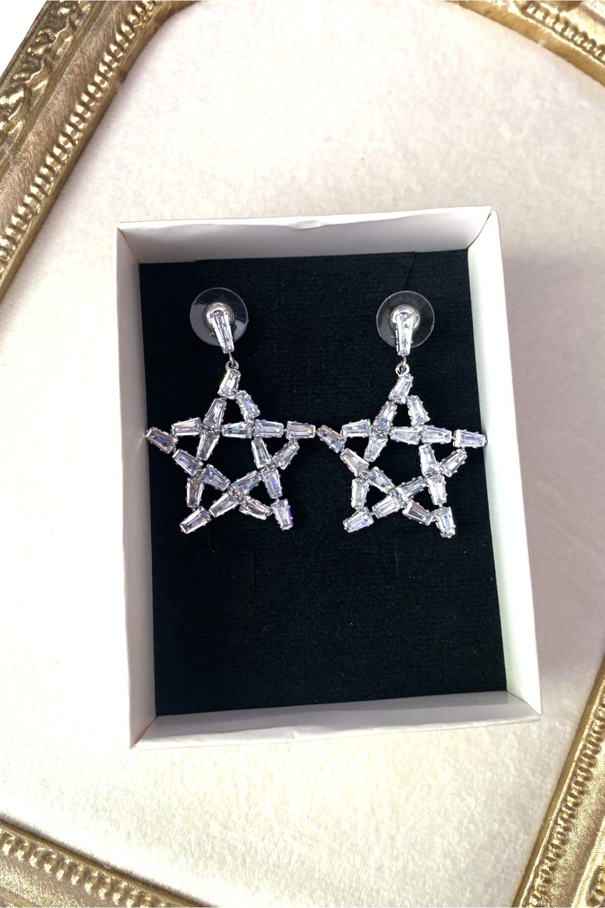 Diamara Designs Sallantılı Zirkon Taşlı Kadın Küpe – Altın ve Gümüş Kaplama Abiye Küpe