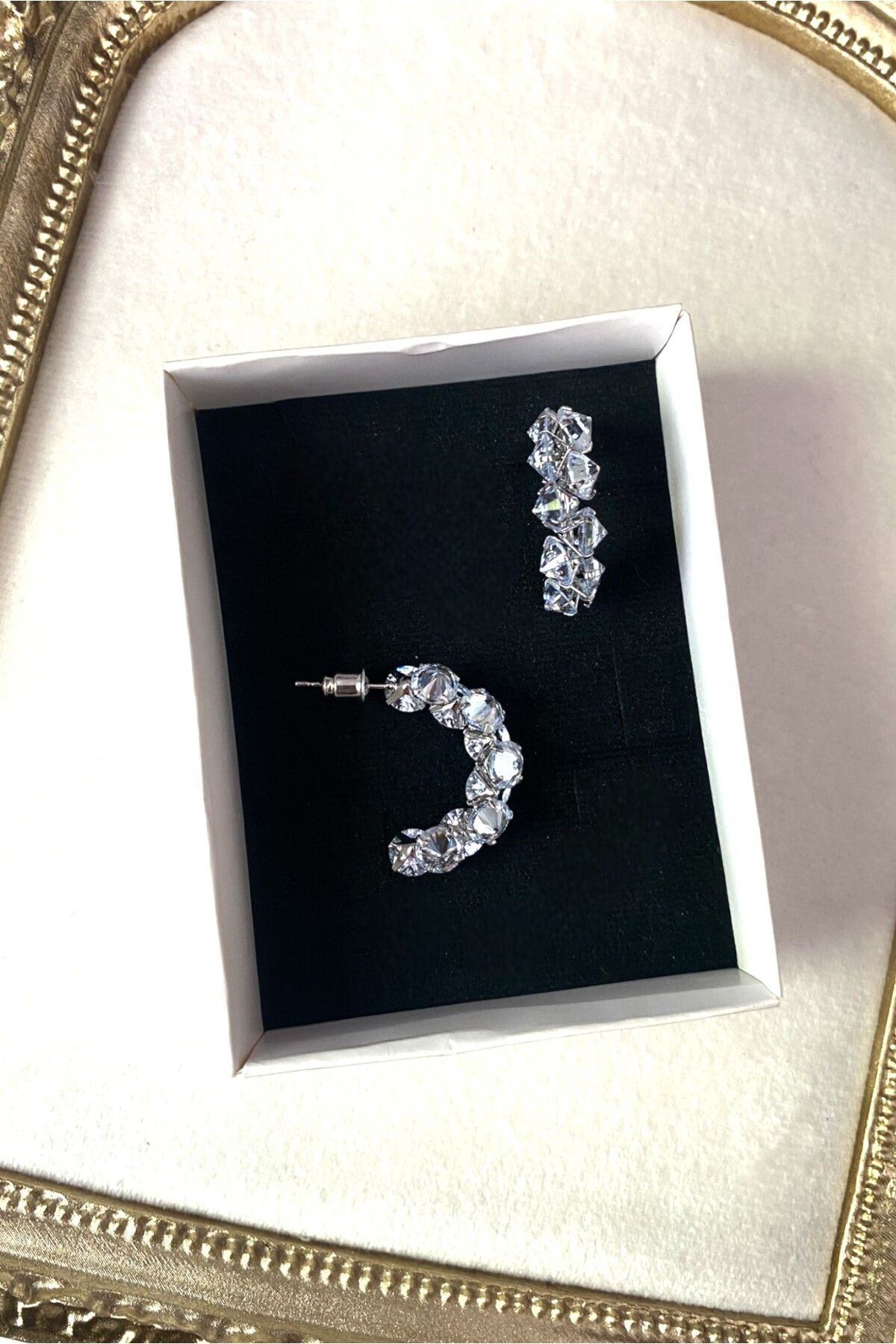 Diamara Designs Sallantılı Zirkon Taşlı Kadın Küpe – Altın ve Gümüş Kaplama Abiye Küpe