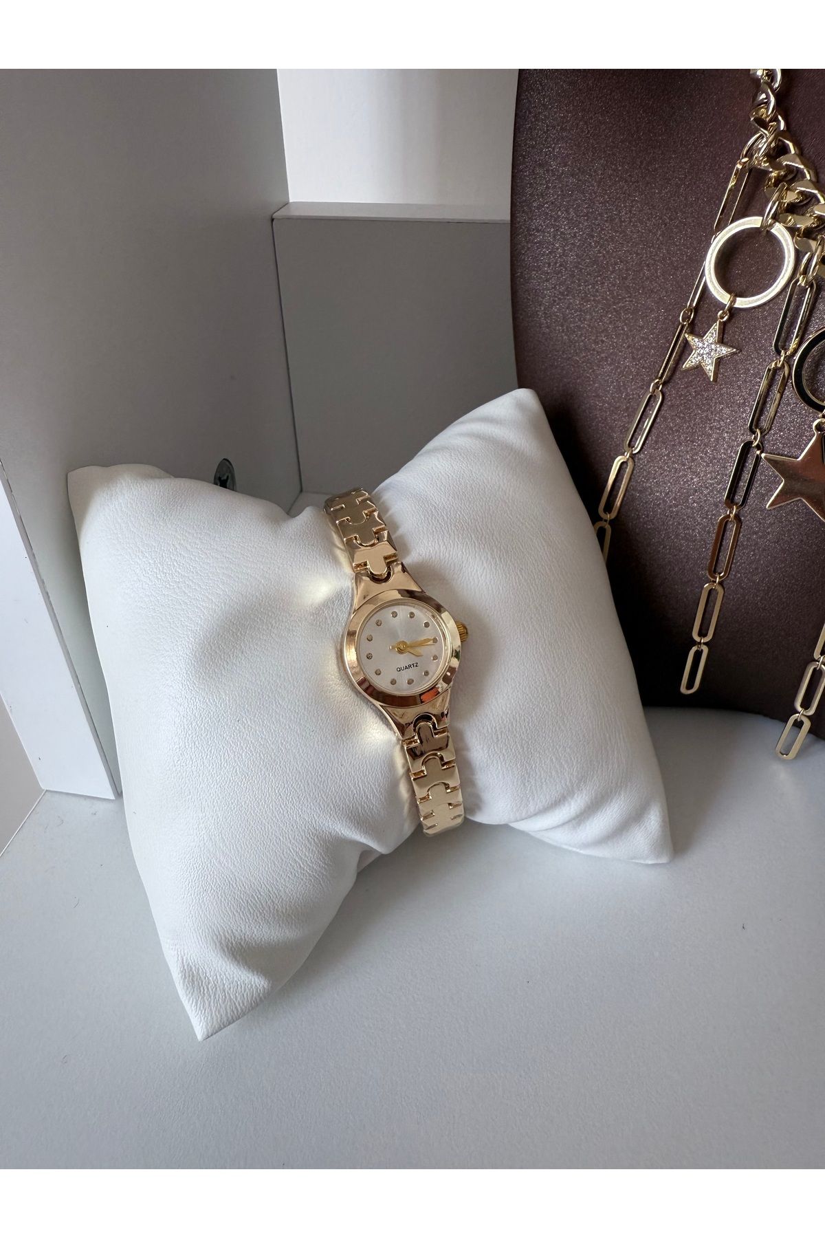 ACCESSORYHUB Gold Renk Kadın Çelik Kordon Saat – Zarif & Suya Dayanıklı