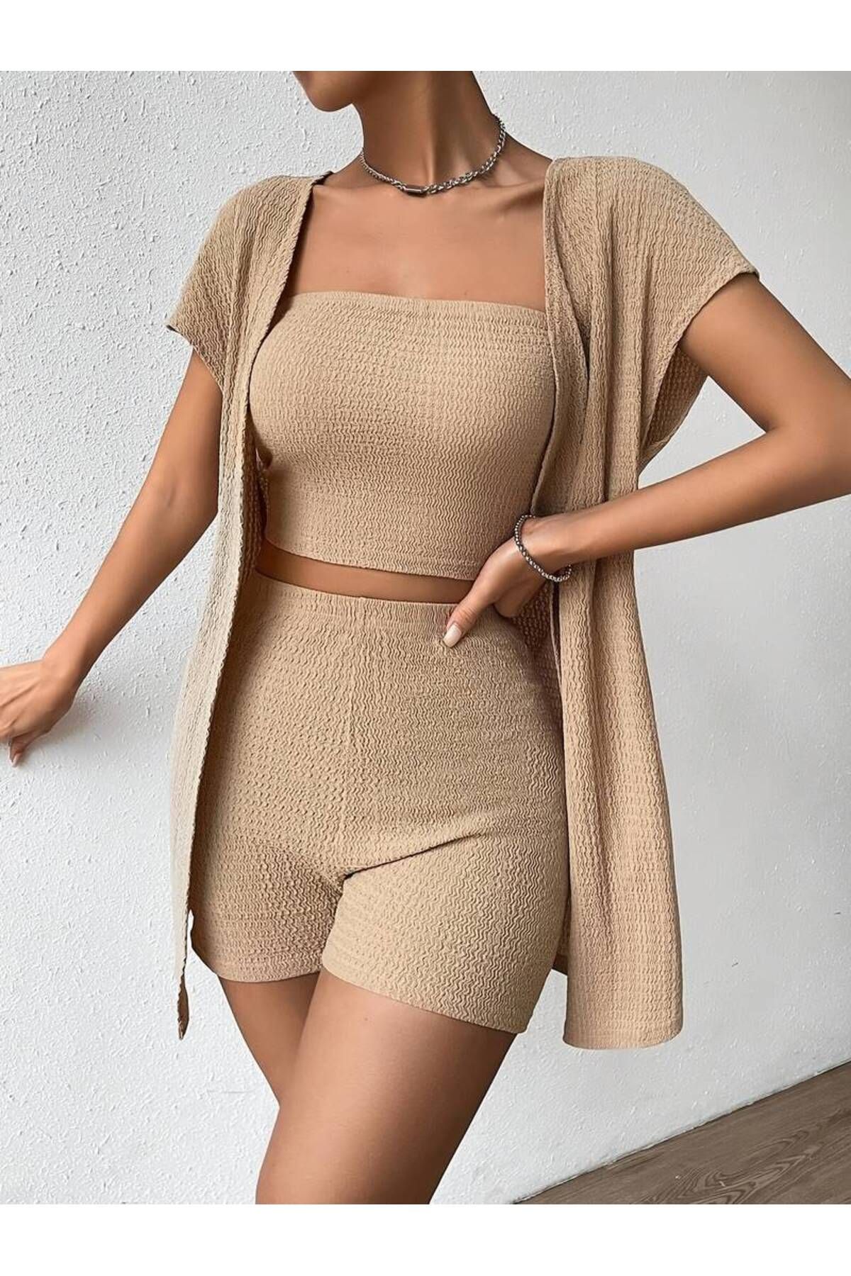 LEONE KOLEKSİYON Kadınlar için Yeni Şık Rahat Moda Vücuda Oturan Düz Renk Kısa Kollu Üst ve Şort Üç Parçalı Set