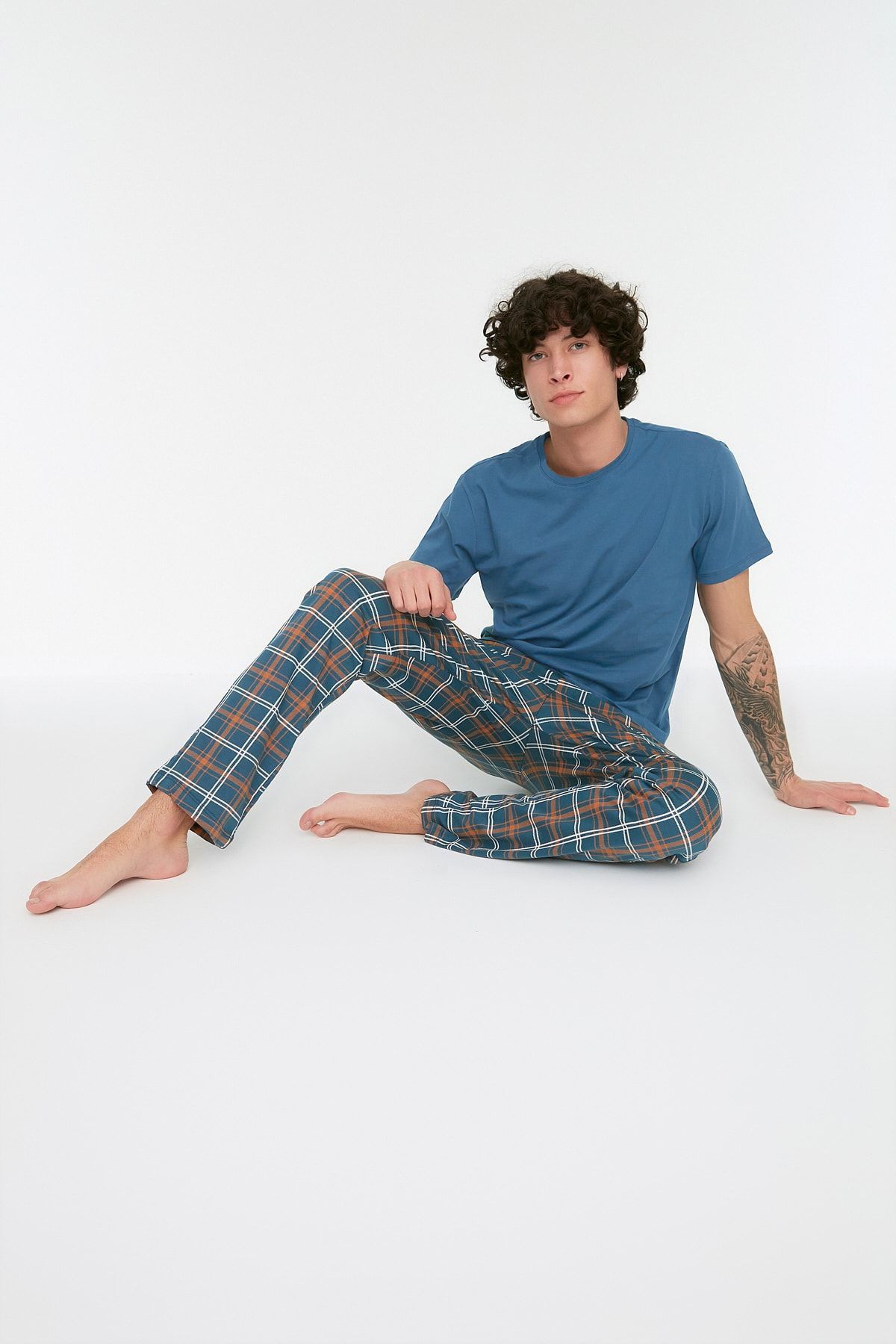 Trendyol Collection Komplet piżamowy w 100% z bawełny w kratkę w kolorze granatowym, regularny krój - THMSS21PT0328