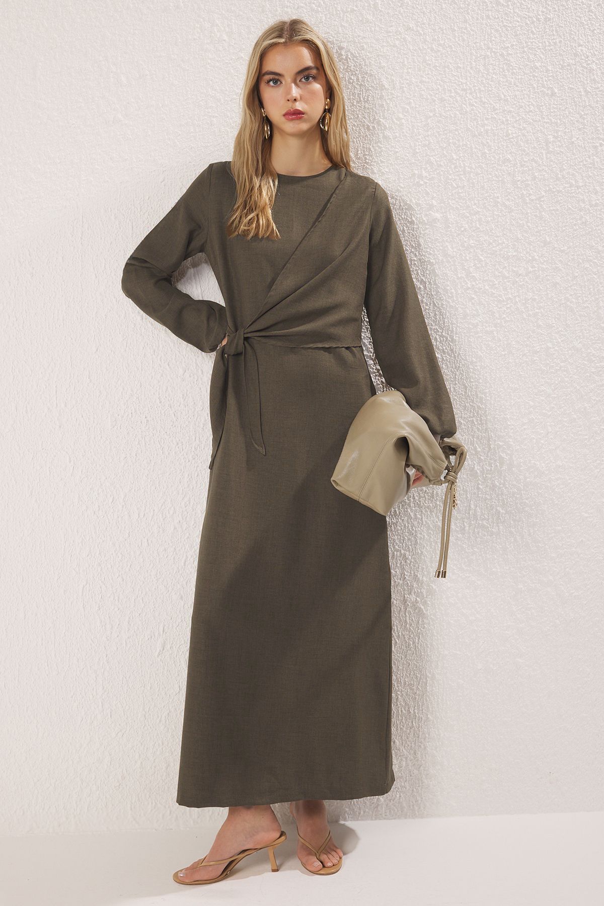 Trendyol Modest Sukienka tkana w kolorze khaki z lnianym wzorem TCTSS25EB00129