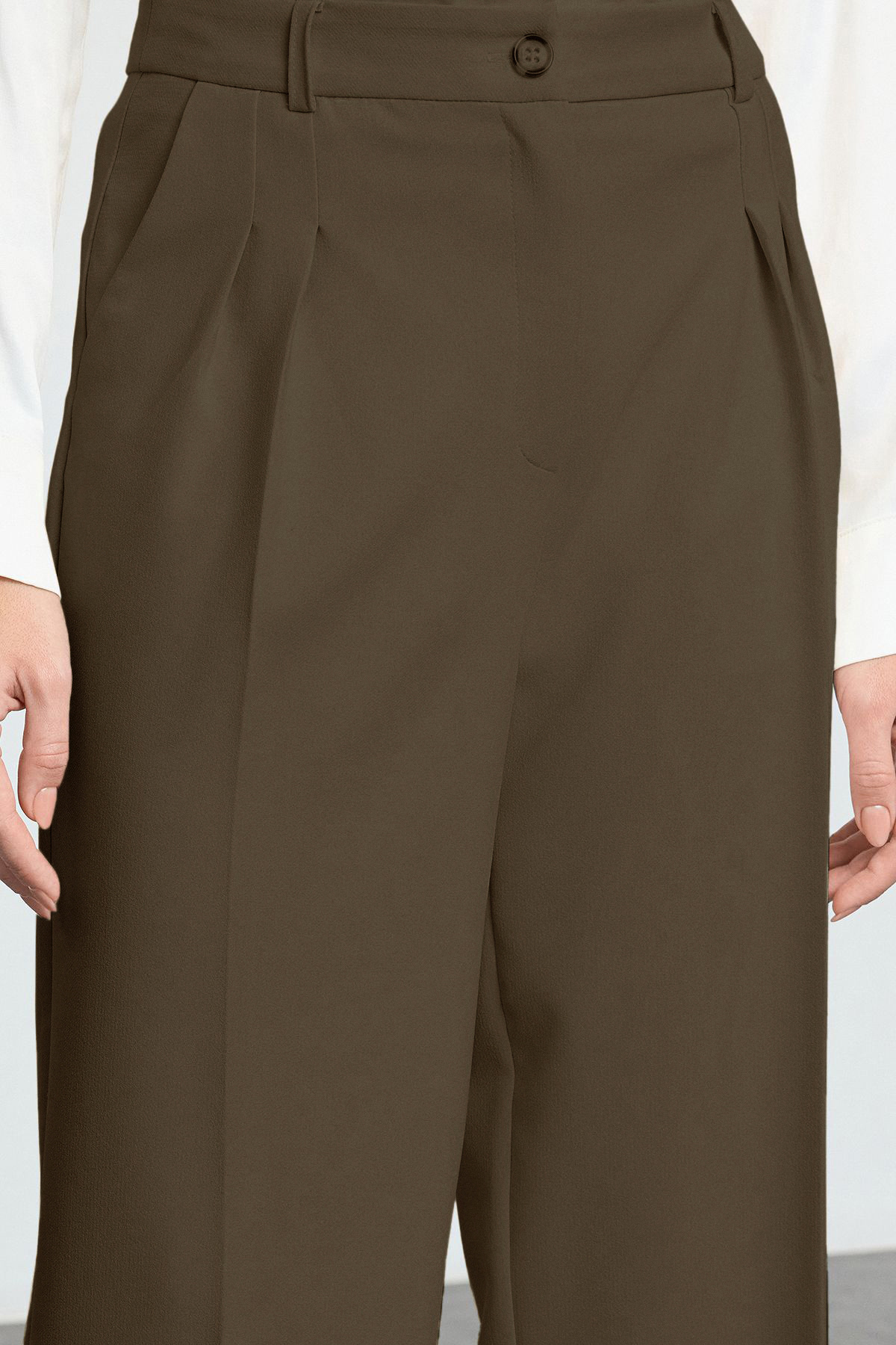Pleated Wide-Leg Pants_BDHL7215
