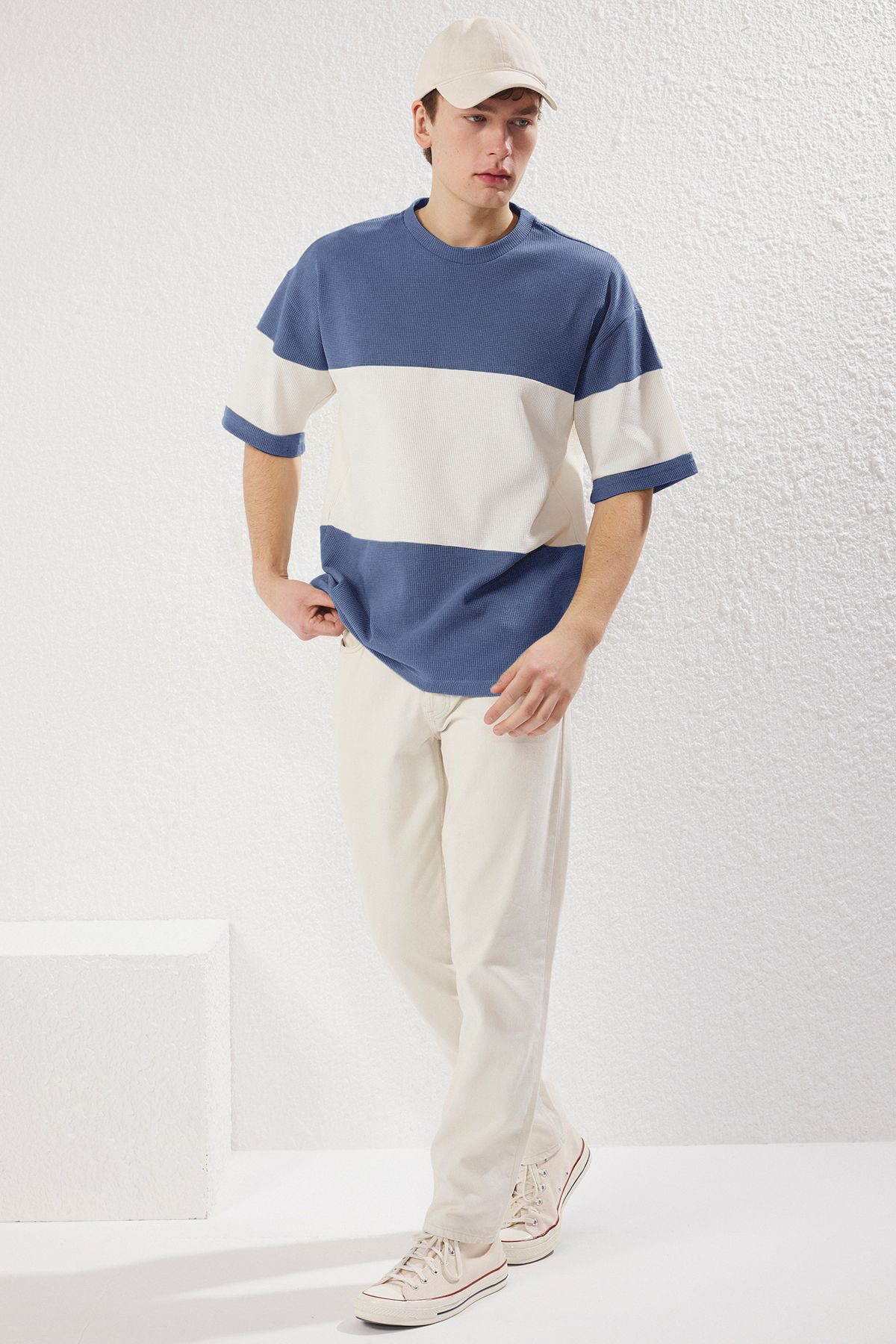 Trendyolmilla  Indigo Oversize/Geniş Kesim Renk Bloklu Dokulu T-Shirt TMNSS25TS00065 - Görsel 2