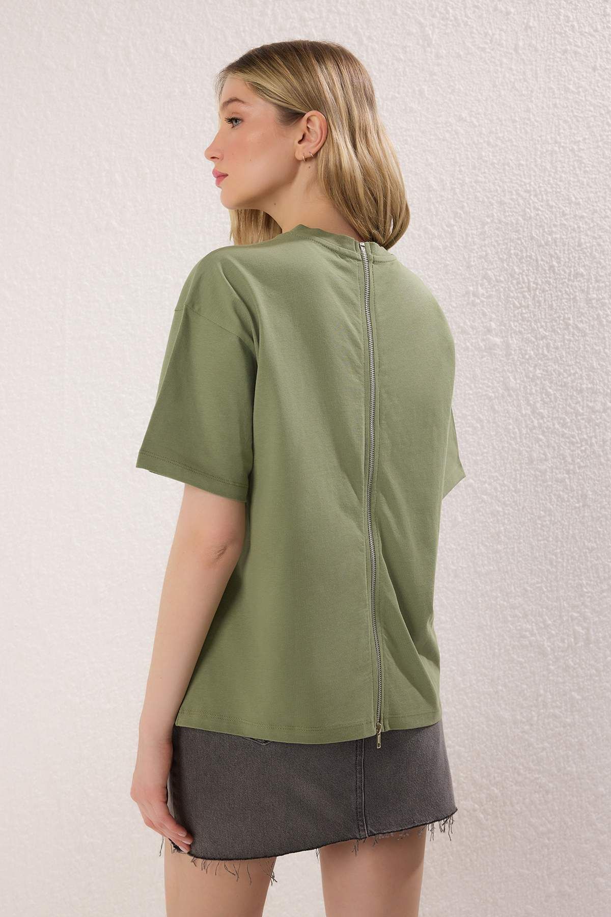 Trendyol Collection-Khaki 100% Cotton Zipper Detailed Relaxed/Comfortable Fit Knitted T-Shirt Twoss24Ts00272 4