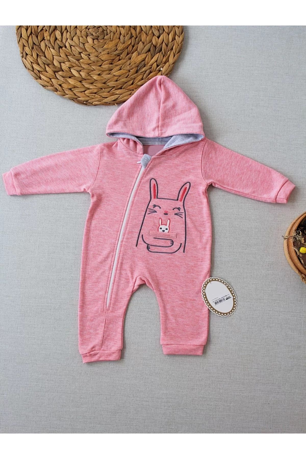 onlinebutik Ef Çizgi Boy Fermuarlı Tavşan Nakışlı Kapşonlu Kız Erkek Bebek Tulumu Pembe