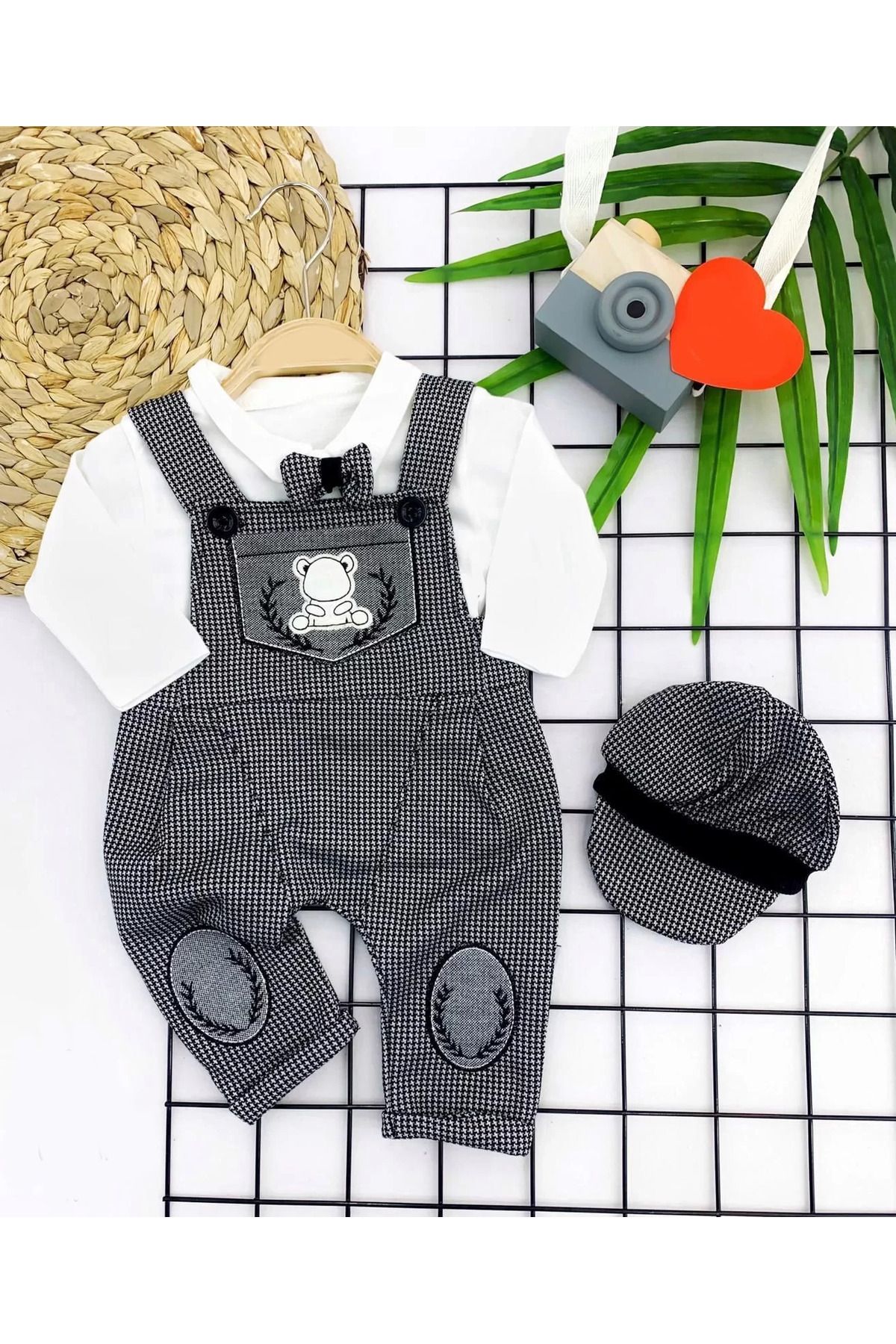 onlinebutik Papyonlu Kırçıl Nakış Detaylı Kasket Şapkalı Uzun Kollu 3lü Erkek Bebek Salopet Takımı Gri