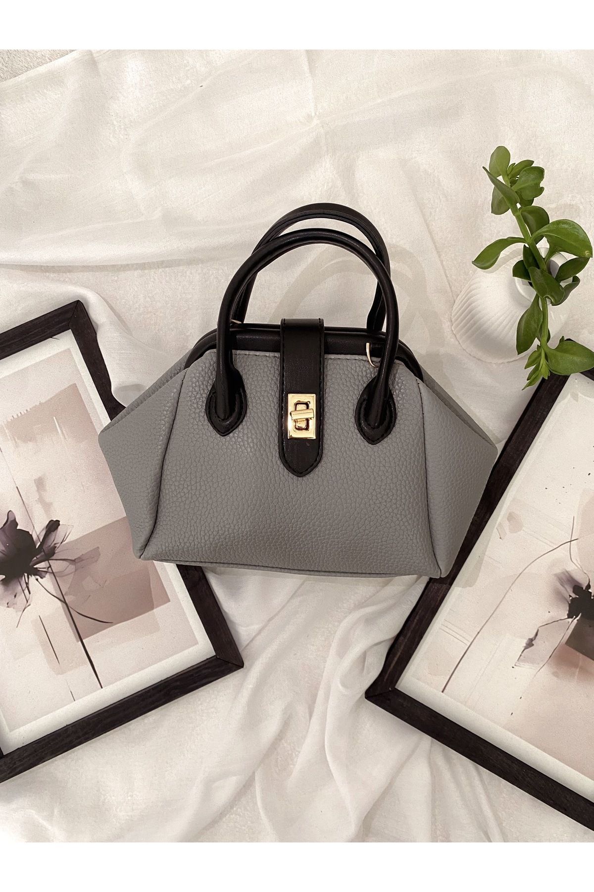 STRUCTURE Structed Mini Tote Kadın Kilit Detaylı Gri El Çantası.; Ürünün Askı Ipi Bulunmakta.; Içi Astarlıdır