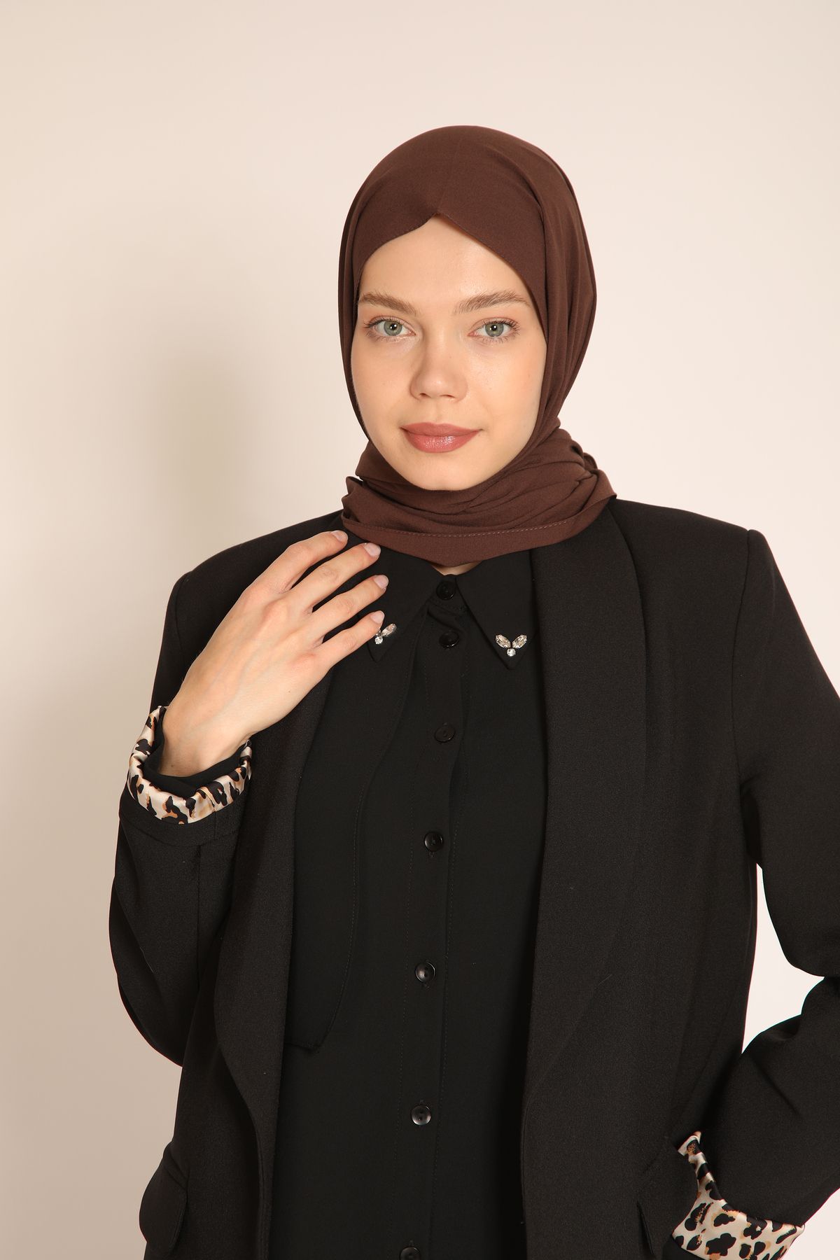 BERCHEM SCARF Akel Koyu Tarçın Şal – Modern ve Doğal Şıklık