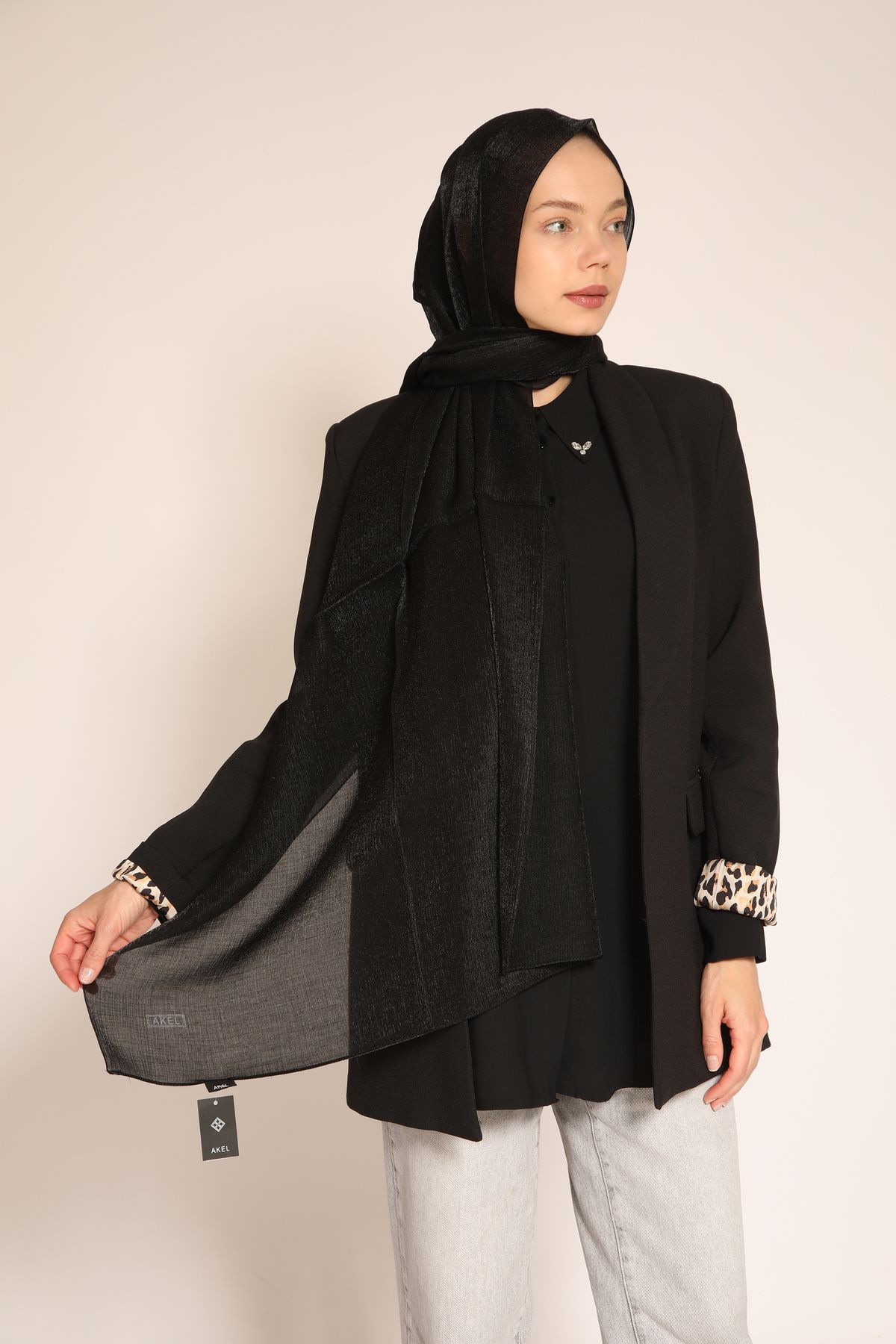 BERCHEM SCARF Akel Siyah Şal – Işıltılı ve Zarif Tesettür Şal Modeli