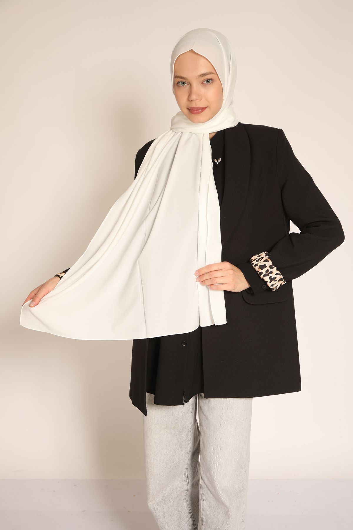 BERCHEM SCARF Akel Düz Beyaz Şal – Zamansız Şıklığın Simgesi