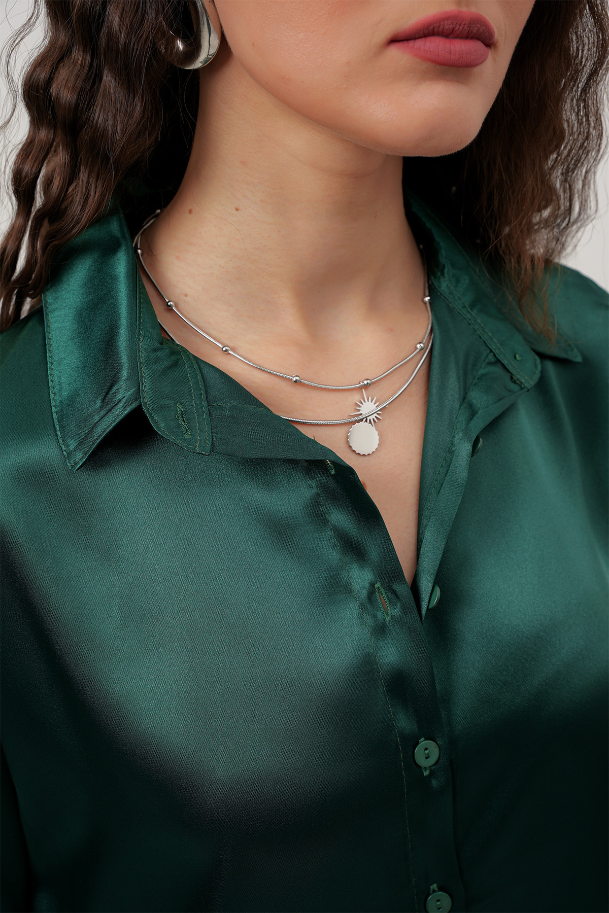 Merterium  Kadın Zümrüt Yeşili Saten Gömlek Geniş Beden Aralığı - Görsel 6