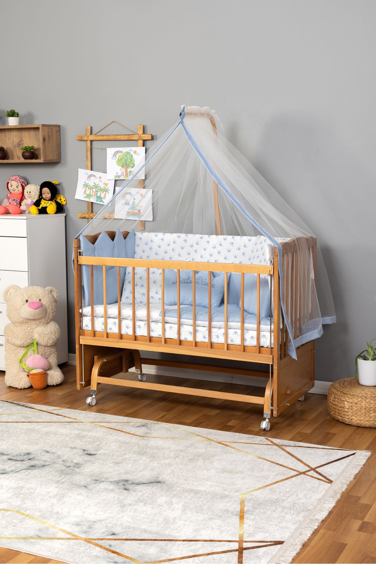 Carino Wins Ahşap Beşik Anne Yanı Yeni Doğan Tutku Doğal Bebek Beşiği MAVİ NAKIŞ UYKU SETLİ + TEKERLEKLİ