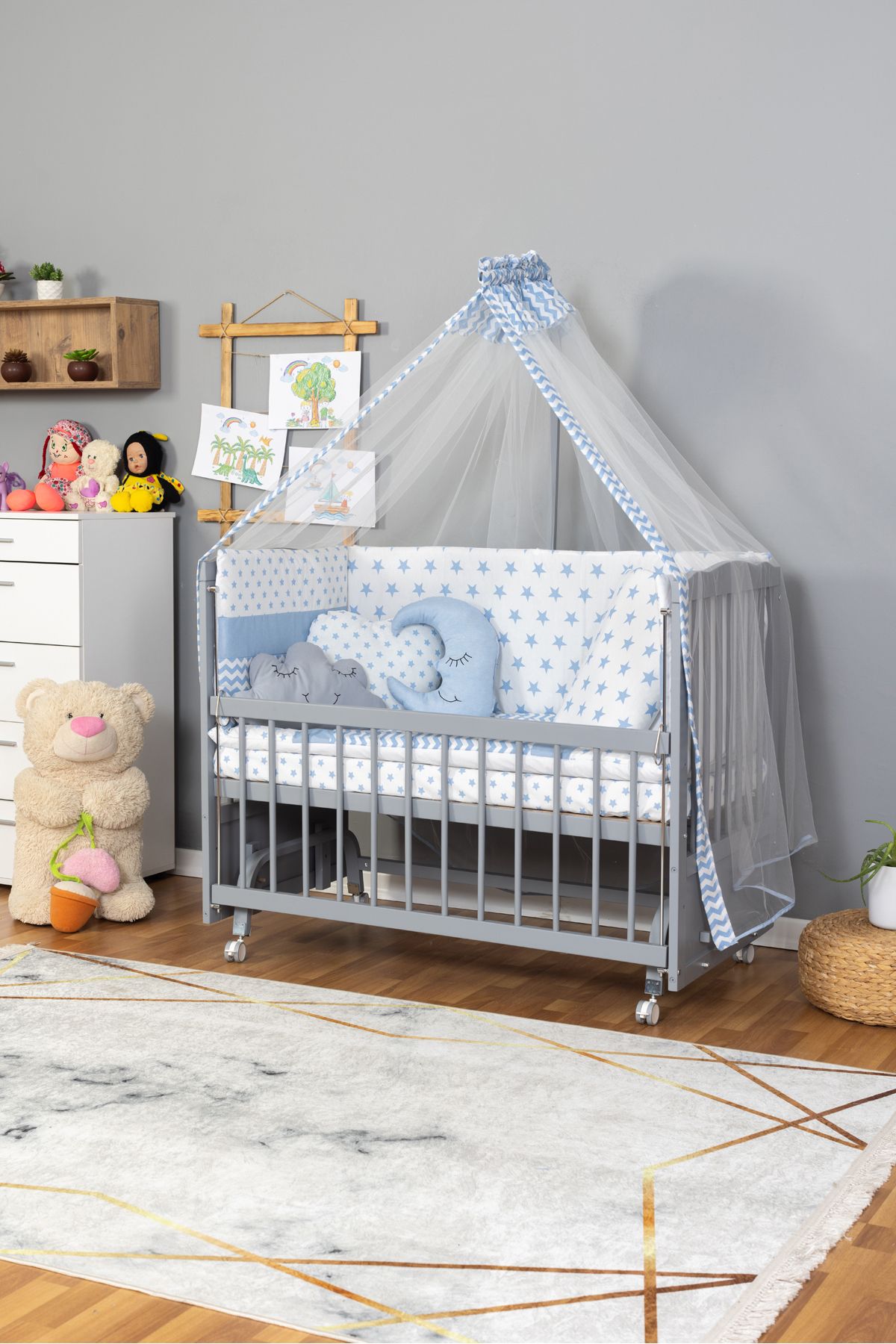 Carino Wins Ahşap Beşik Anne Yanı Yeni Doğan Tutku Gri Boyalı Bebek Beşiği MAVİ YILDIZ UYKU SETLİ + TEKERLEKLİ