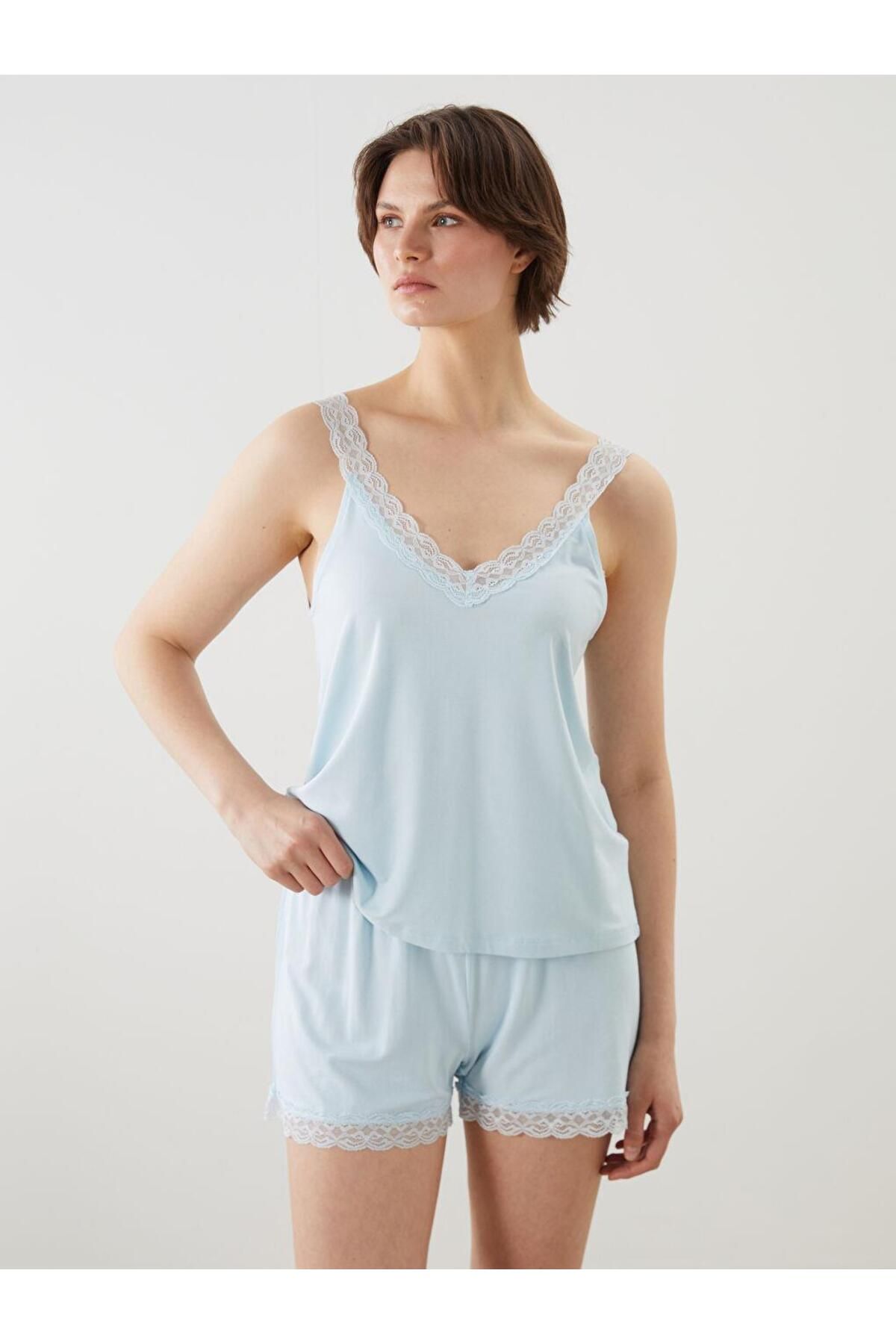 LC Waikiki V Yaka Dantel Detaylı Kadın Şortlu Pijama Takımı (S5)