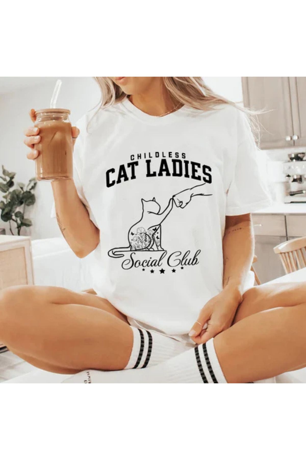 DESCARTES CHILDLESS CAT LADIES Social Club Baskılı Oversize T-shirt