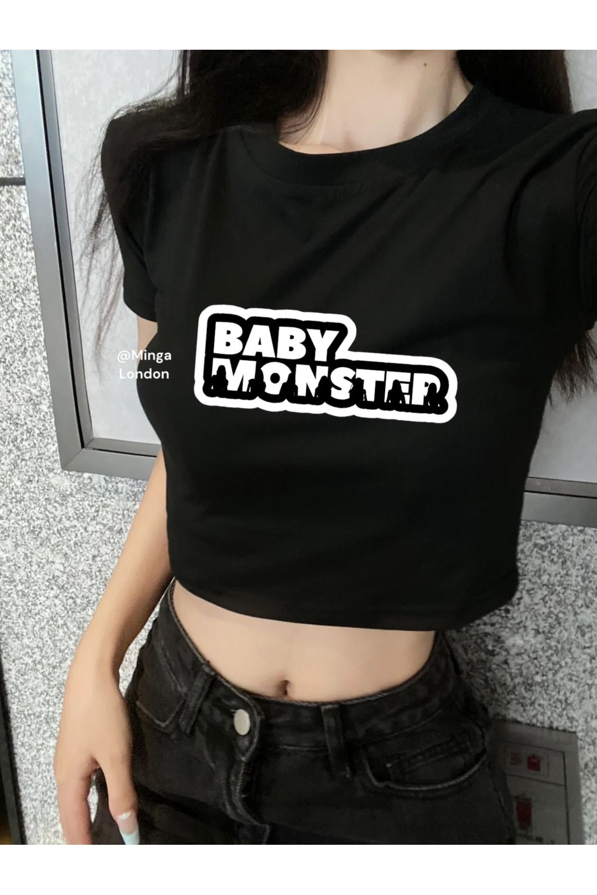 Minga London Siyah Black & White Baby M⭐️nster Korean Group Written Baskılı Crop Bluz -Ghostella