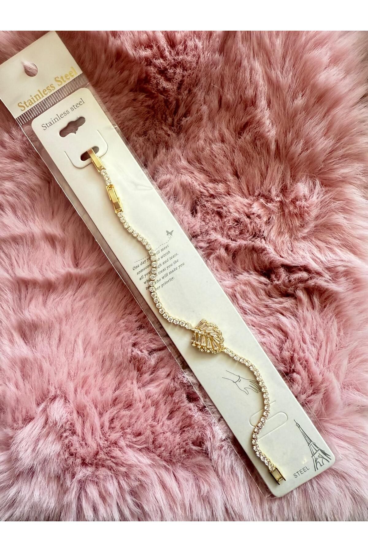 Butik Altın Yaprak Detaylı Çelik Bileklik - Doğanın Işıltısı Bileğinde