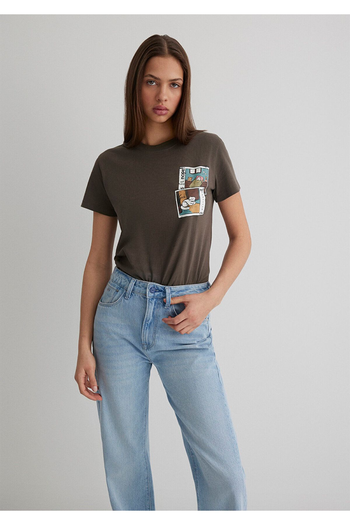 Mavi-Braunes T-Shirt mit Katzenmuster, halbschmale Passform 1613200 -81959 2