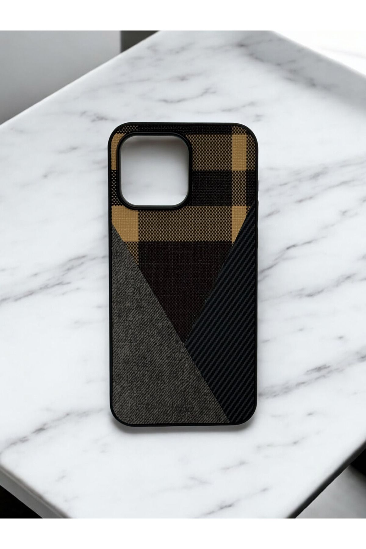 DUBİGOLD İPHONE 15 PRO MAX UYUMLU PLAİD ÜÇGEN KUMAŞ DOKULU KARBON GÖRÜNÜMLÜ KILIF