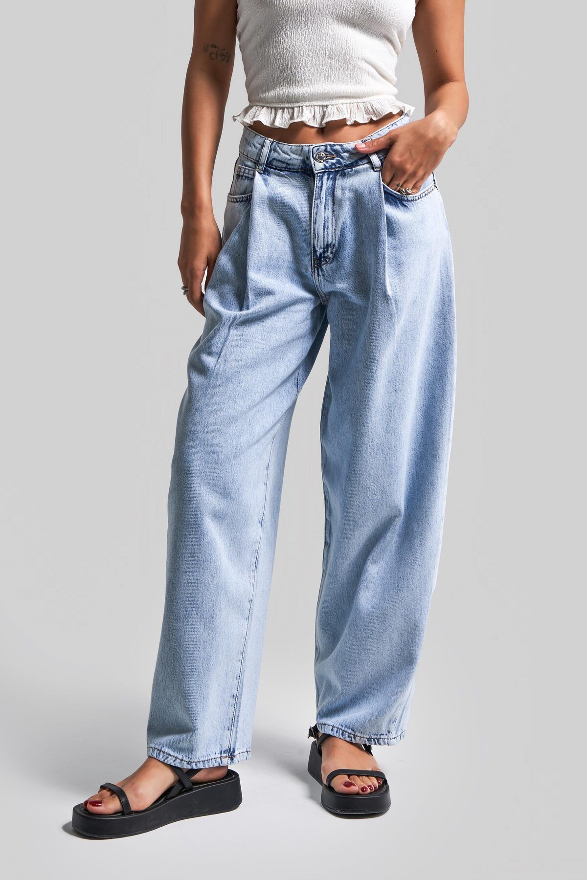 its basic Kadın Snow Kot Rengi V-3s5-3 Wide Pleat Bol Kesim Viskon Kumaş %100 Koton Pileli Denim Jean