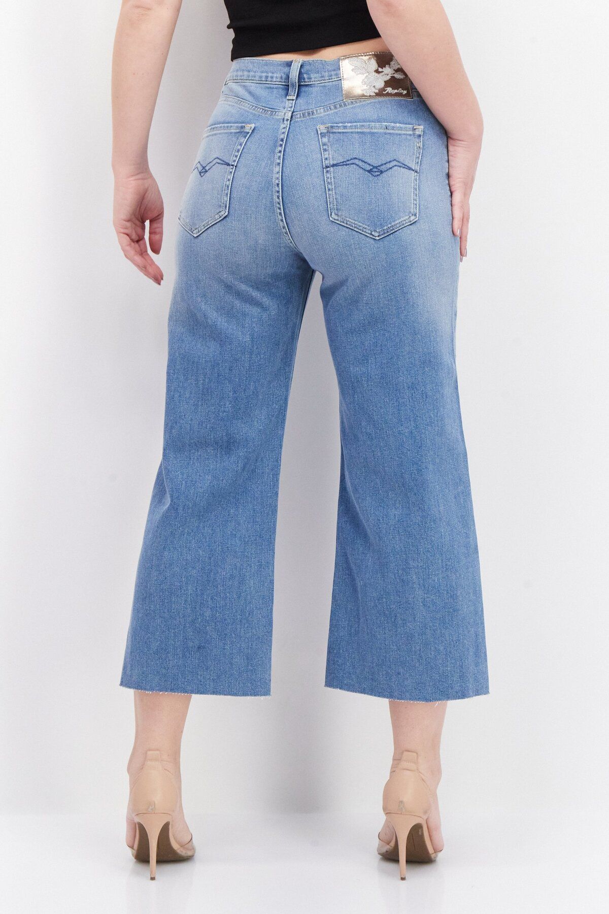Replay-Women Cropped Fit Washed Stretchable Jeans, Light Blue 4