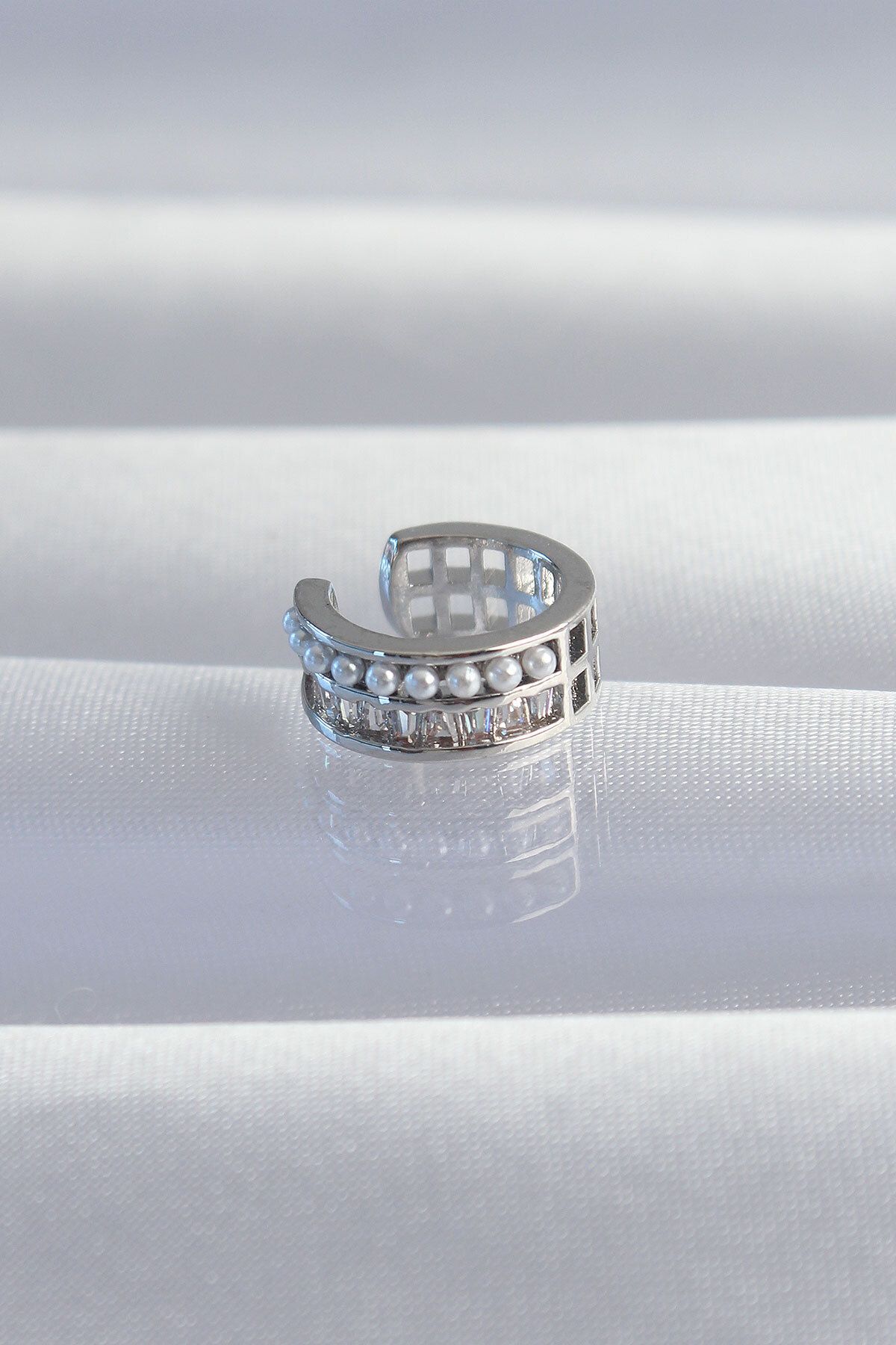 melfxxl eticaret Pirinç Gümüş Renk İncili Baget Taşlı Earcuff Küpe - Lisinya