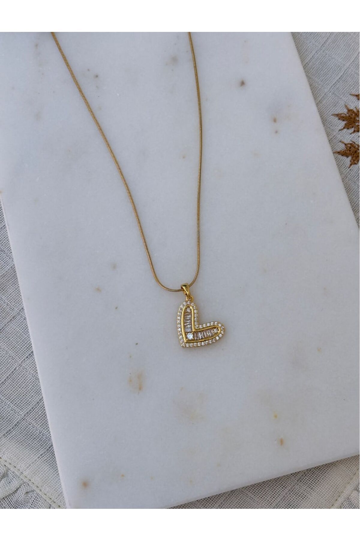 Butik Taşlı Kalp Model Çelik Kolye Altın Renk