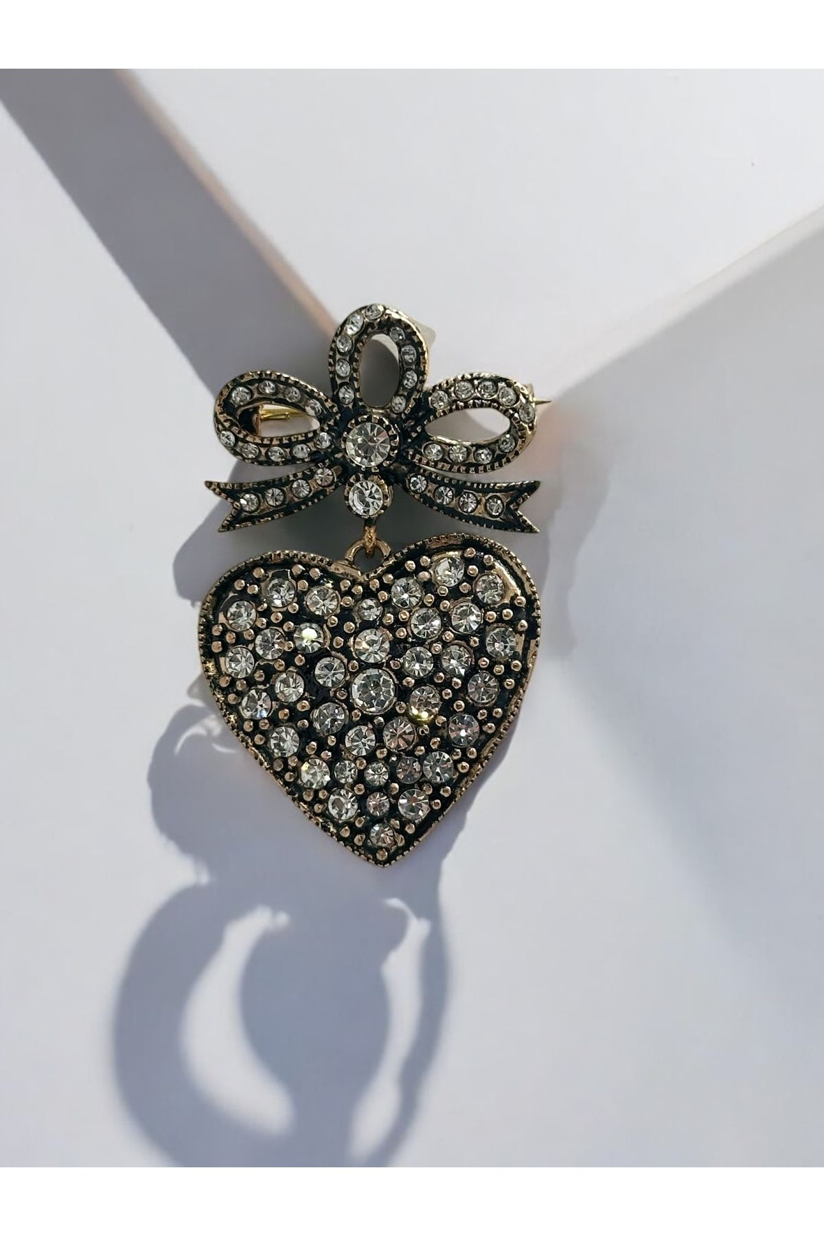 FUYA JEWELLERY Sallantılı Kalp Broş