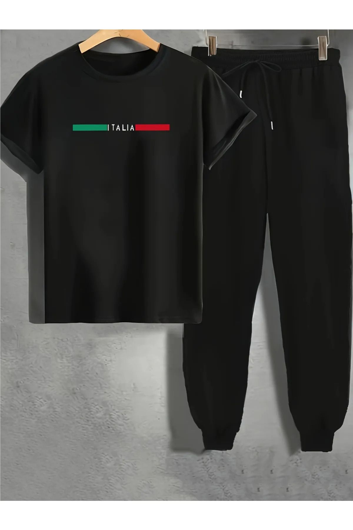 DESCARTES Baskılı T-Shirt ve Eşofman Takımı – Şıklık ve Konfor Bir Arada