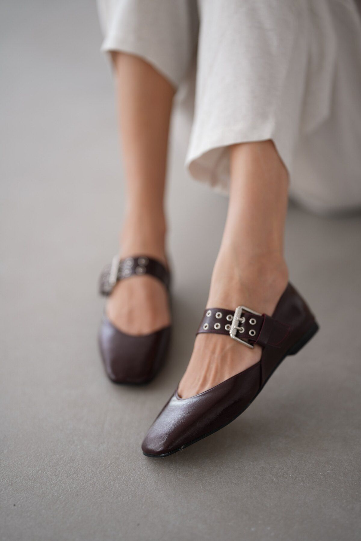 selinshoes Venny Küt Burun Zımba Toka Detaylı Kadın Babet- BORDO