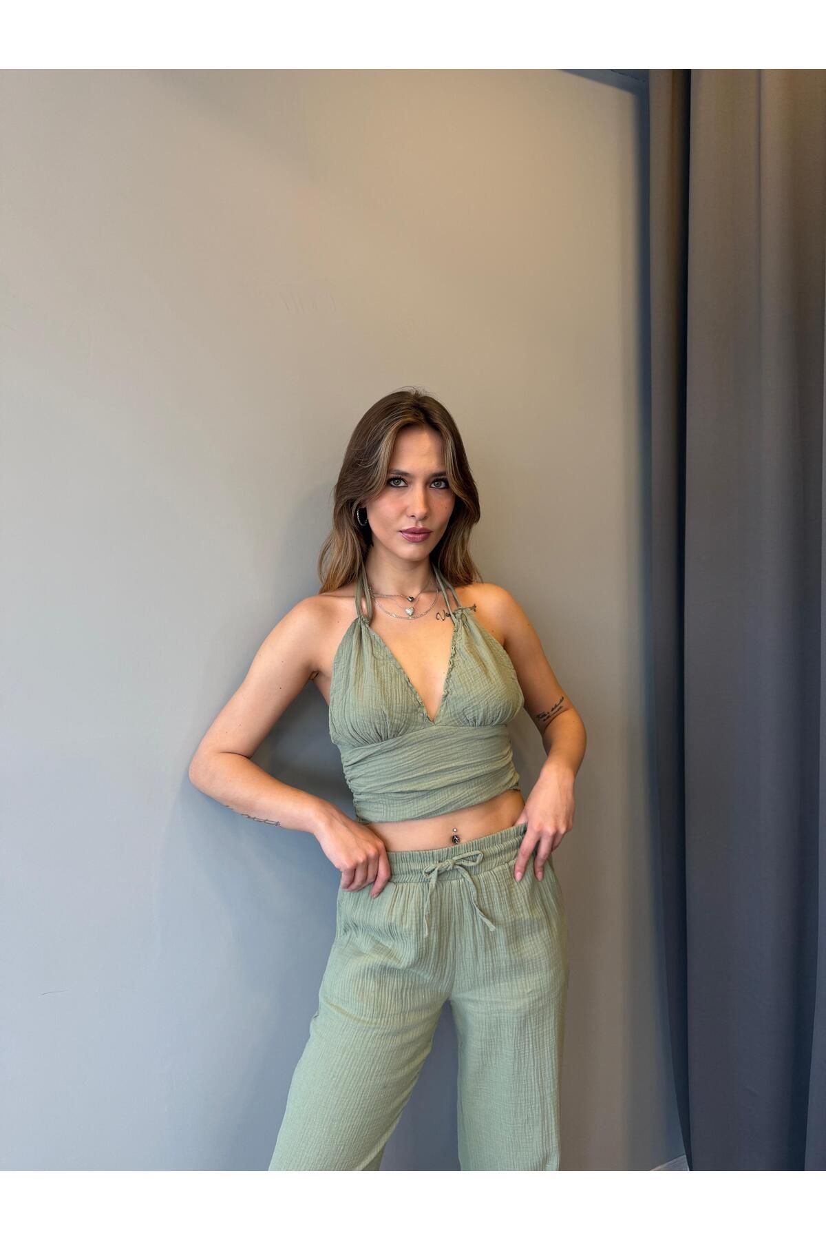 AlisaSu Haki Boyundan Bağlamalı Crop Pantalon Takım