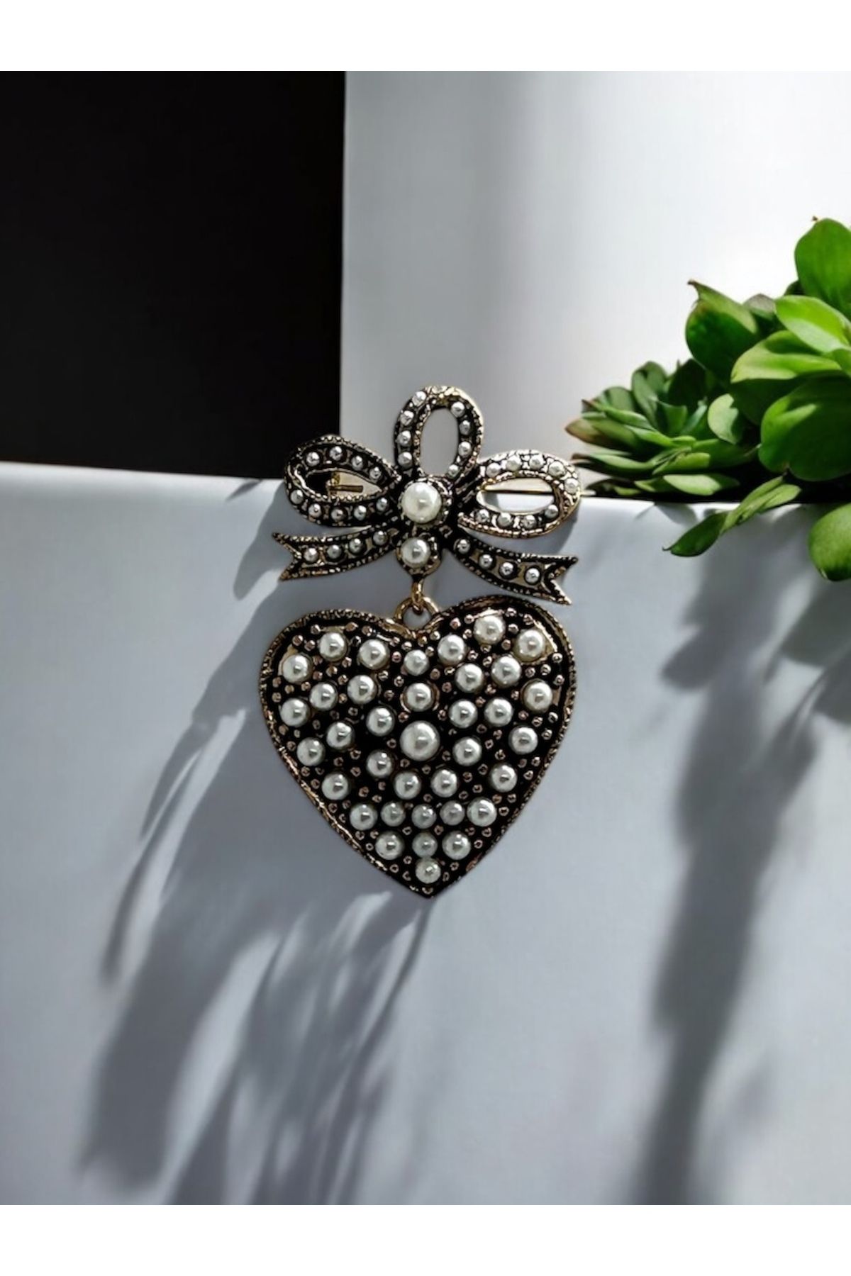 FUYA JEWELLERY Sallantılı Kalp Broş