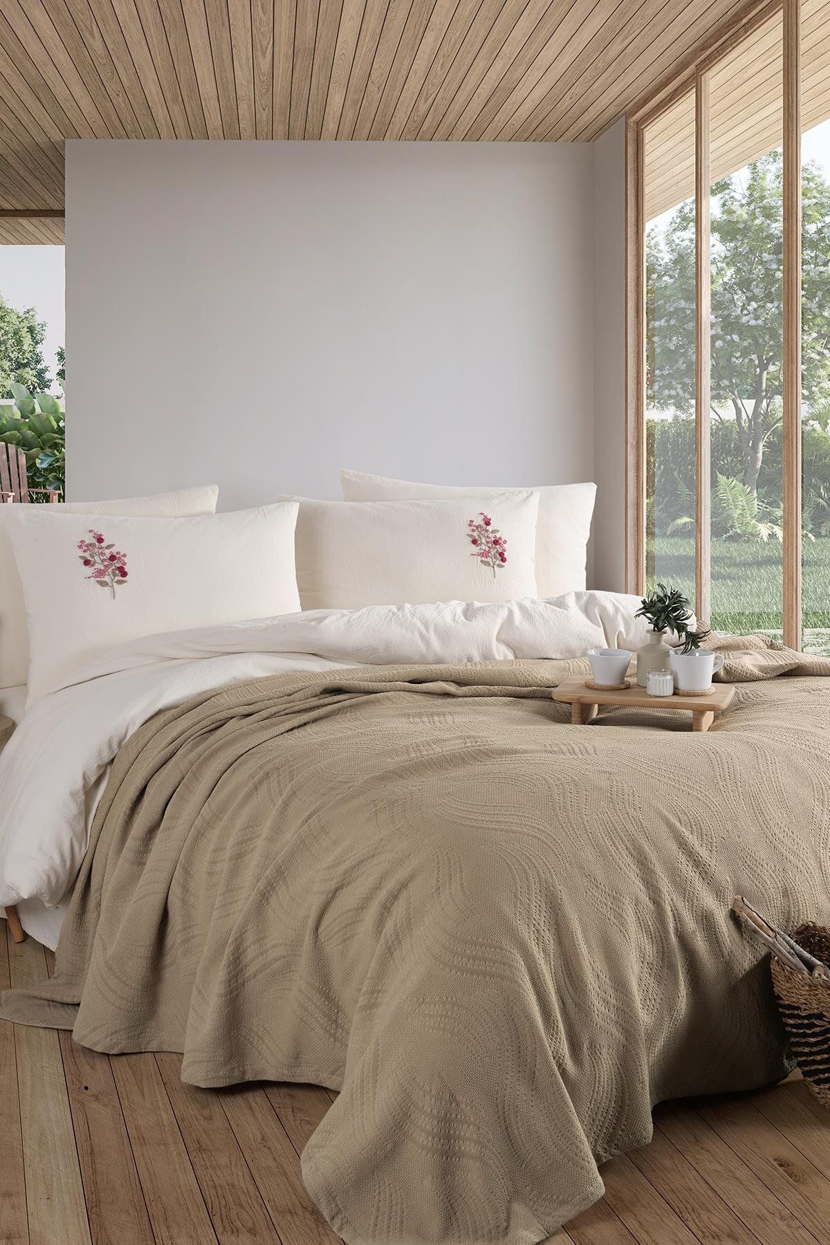 Osmanlı Home Concept İYİ GECELER İSTANBUL Royal Crest Çift Kişilik Nevresimli Pike Takımı