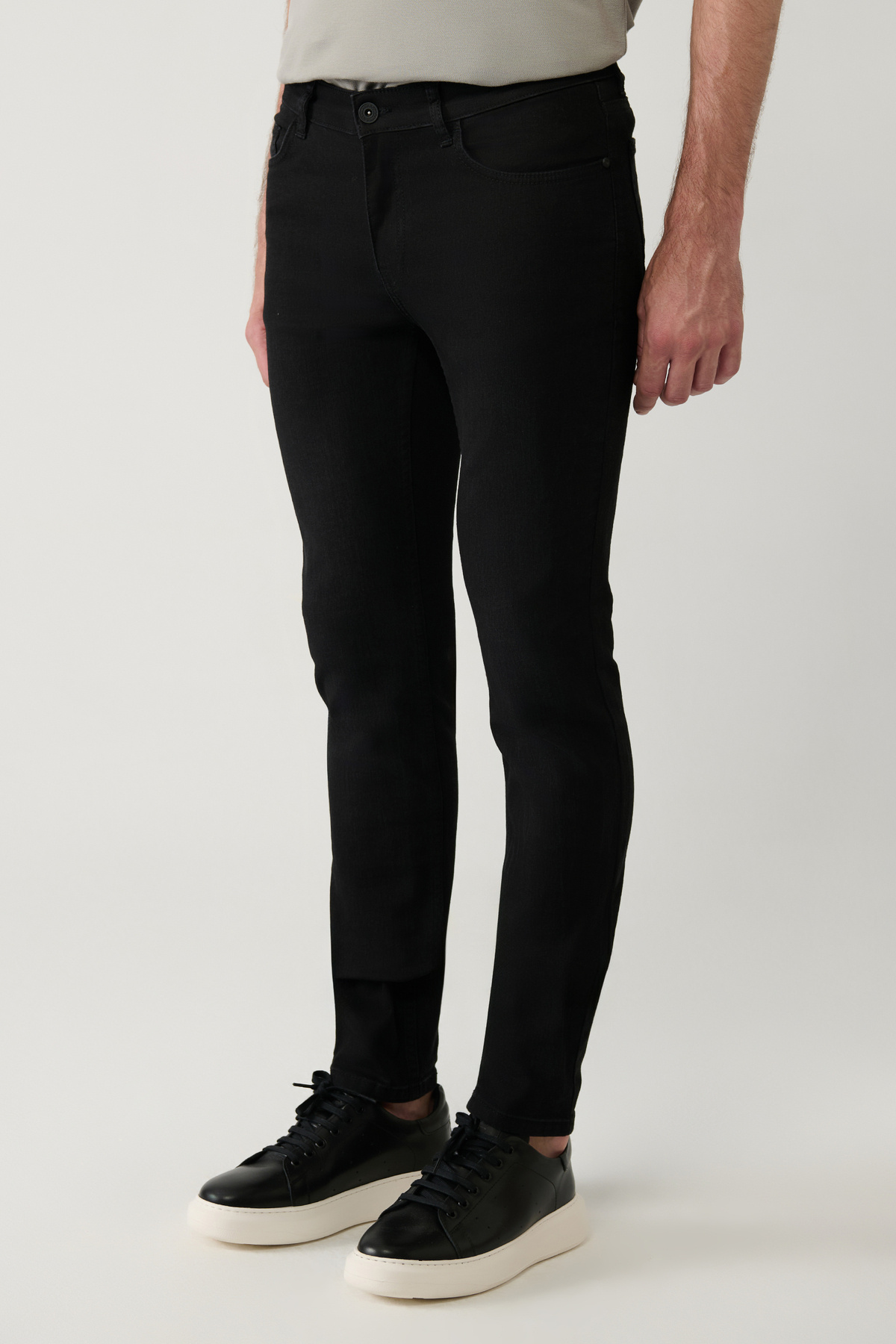 Avva-Schwarze, gewaschene, flexible Jeanshose für Herren E 003512 3