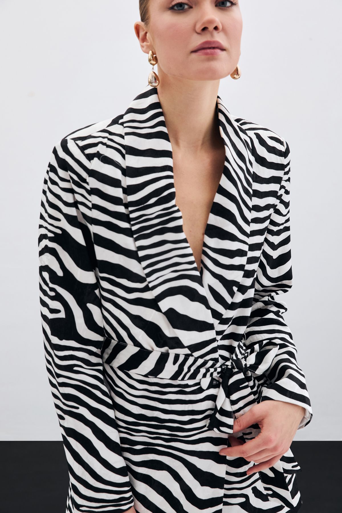 Sateen-Jachetă Zebra cu curea - neagră 3
