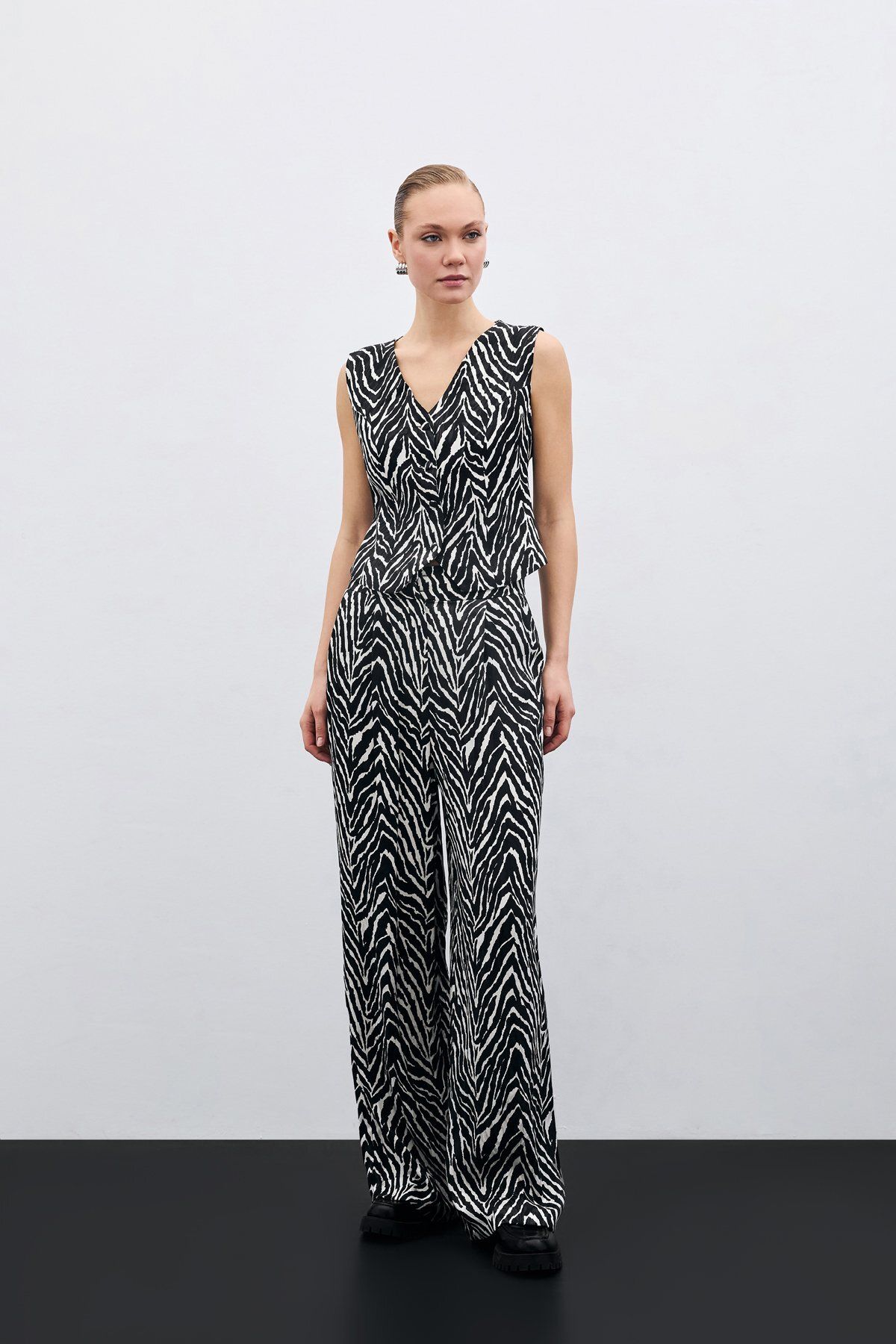 Sateen-Zebra Pattern Trousers - Black 4