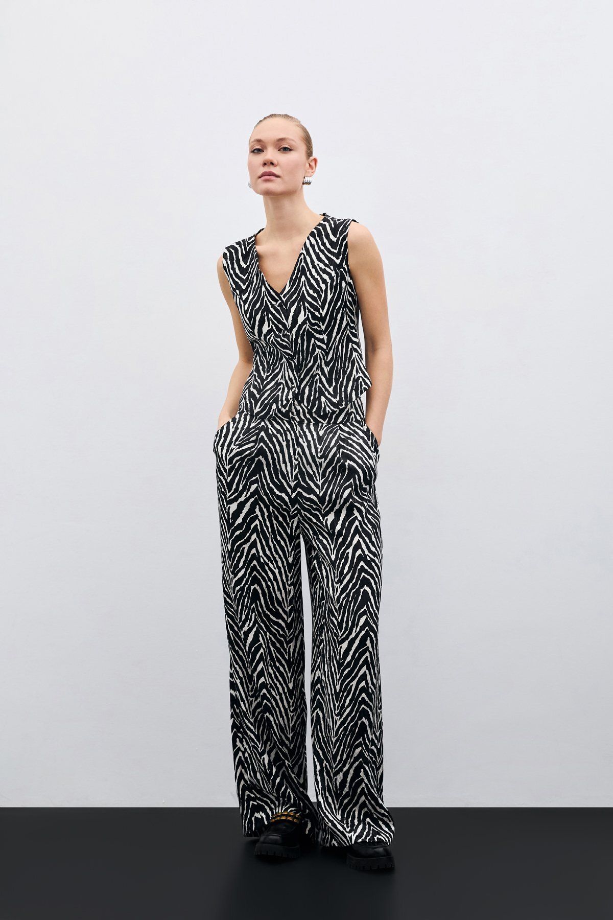 complete the look image