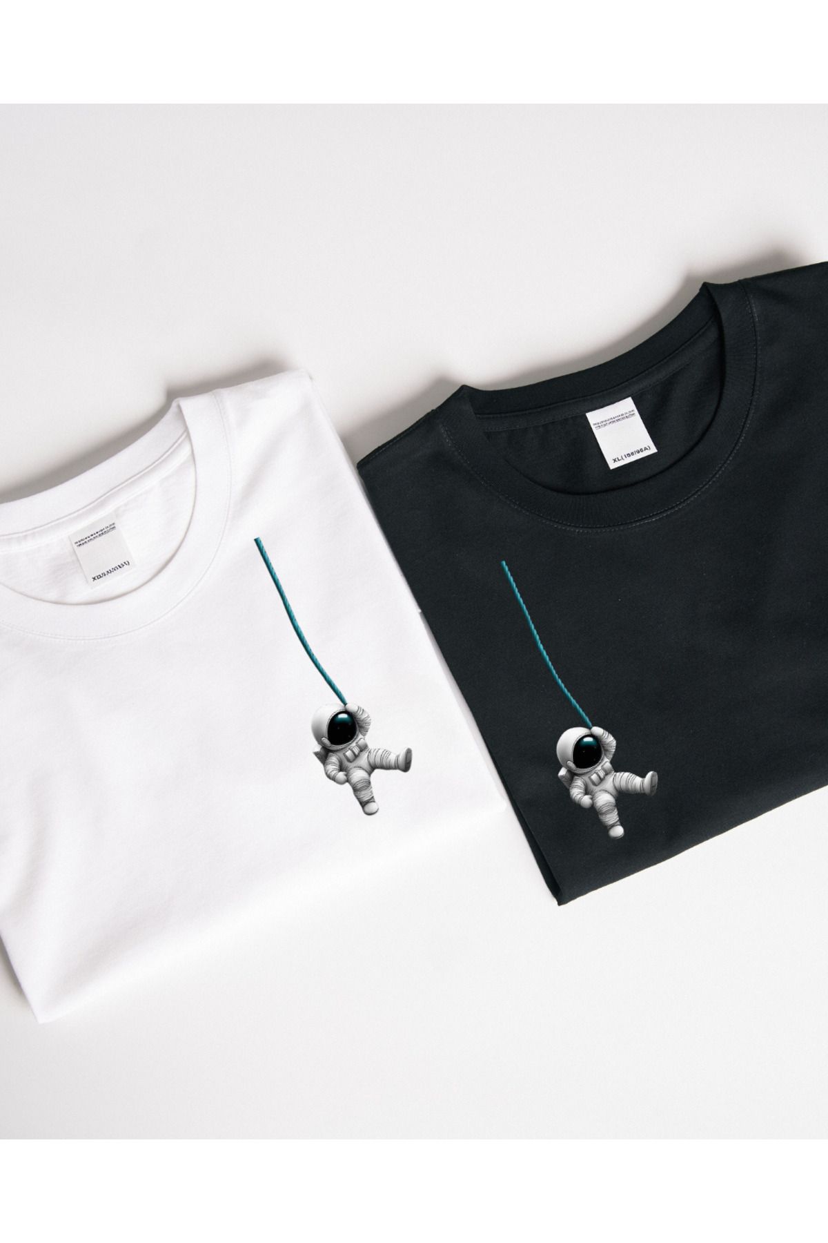 Ebiidesign Yeşil İp Tutan Astronot Tasarımlı Baskılı T-Shirt